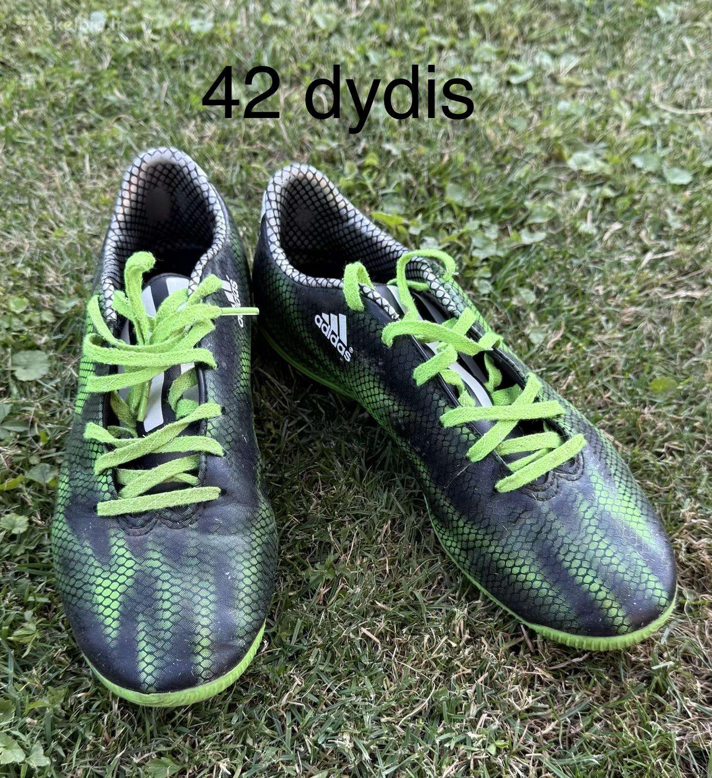 Adidas F10 dėvėti futbolo bateliai