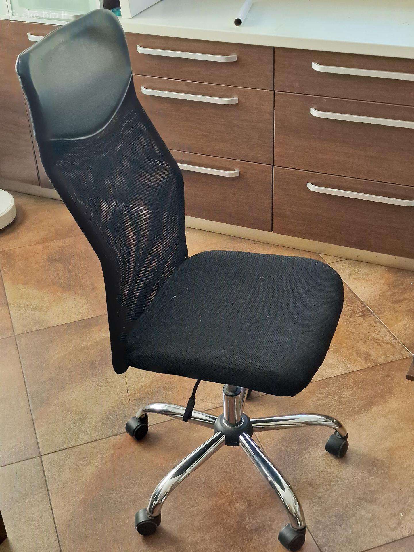 Biuro stalo kėdę