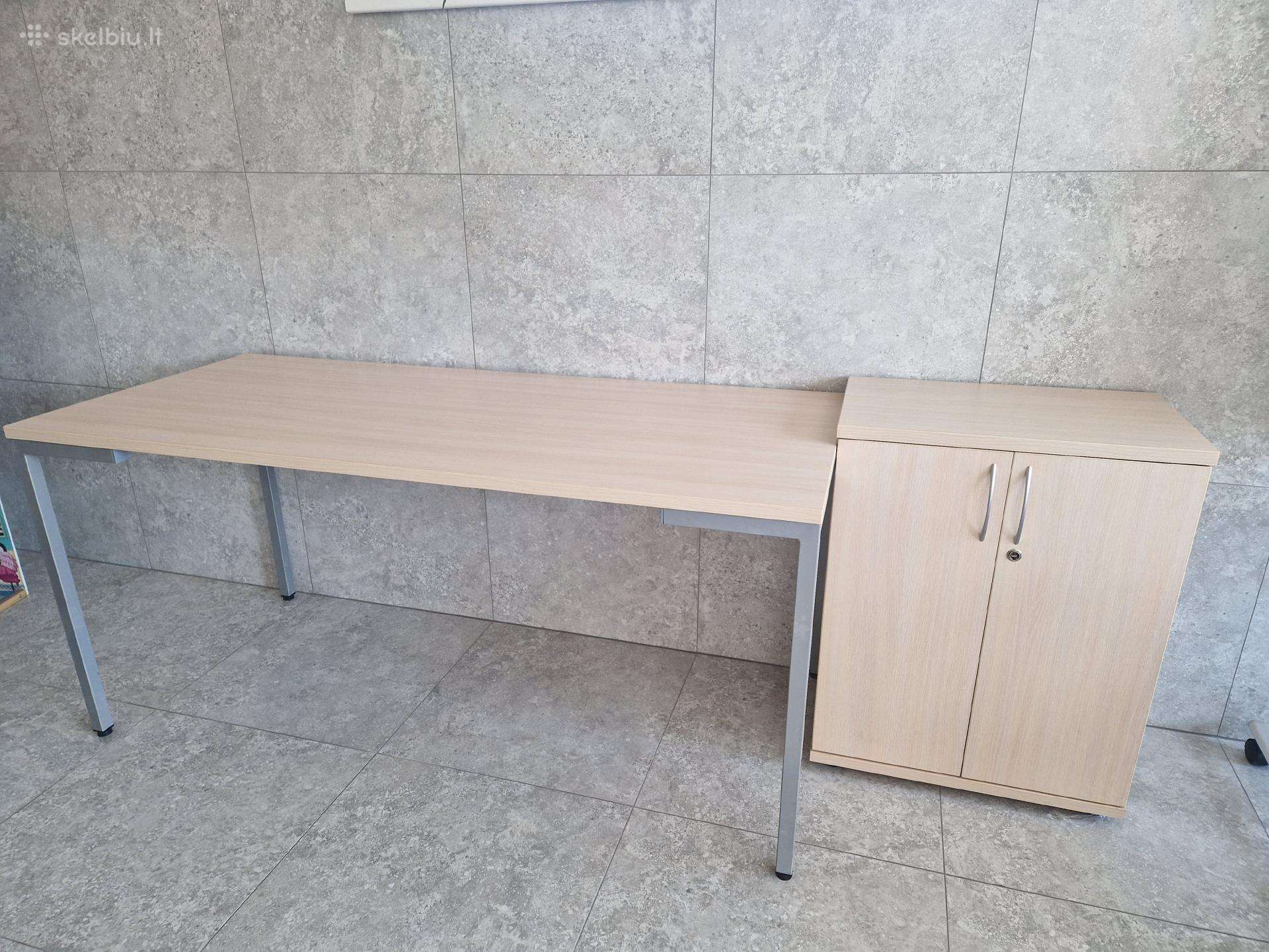Rašomasis stalas su spintele