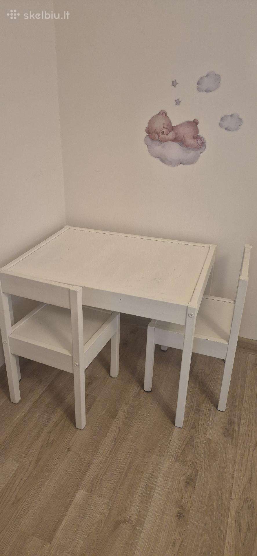 Ikea vaikiškas stalas su kėdėmis