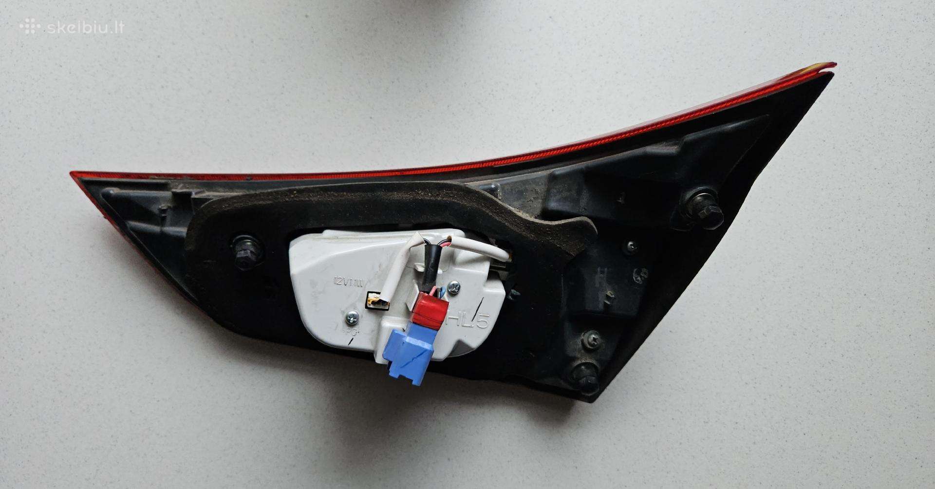 Toyota Auris galinis kairysis žibintas/atš.rėmas
