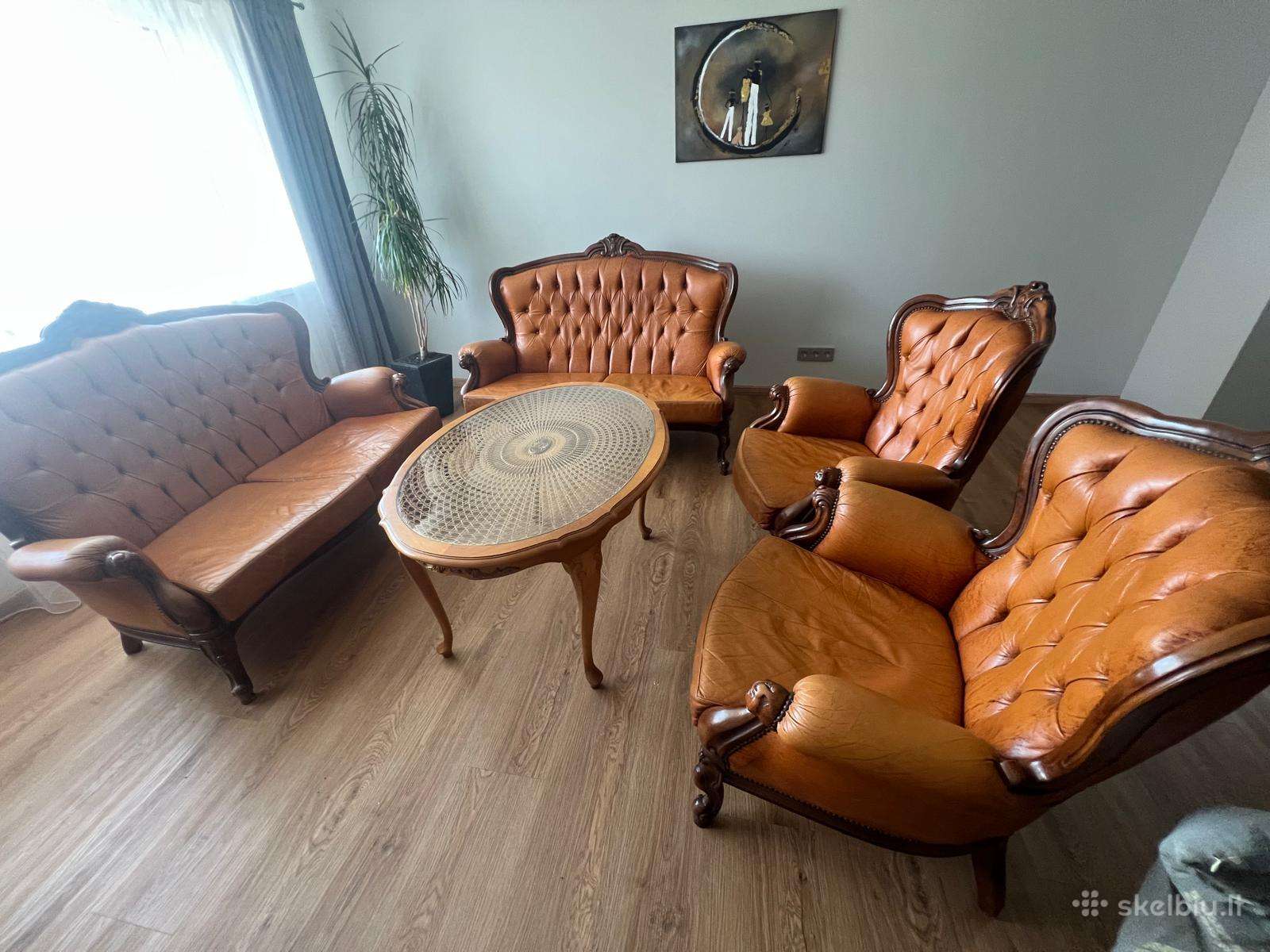 Klasikinio stiliaus odinių baldų komplektas