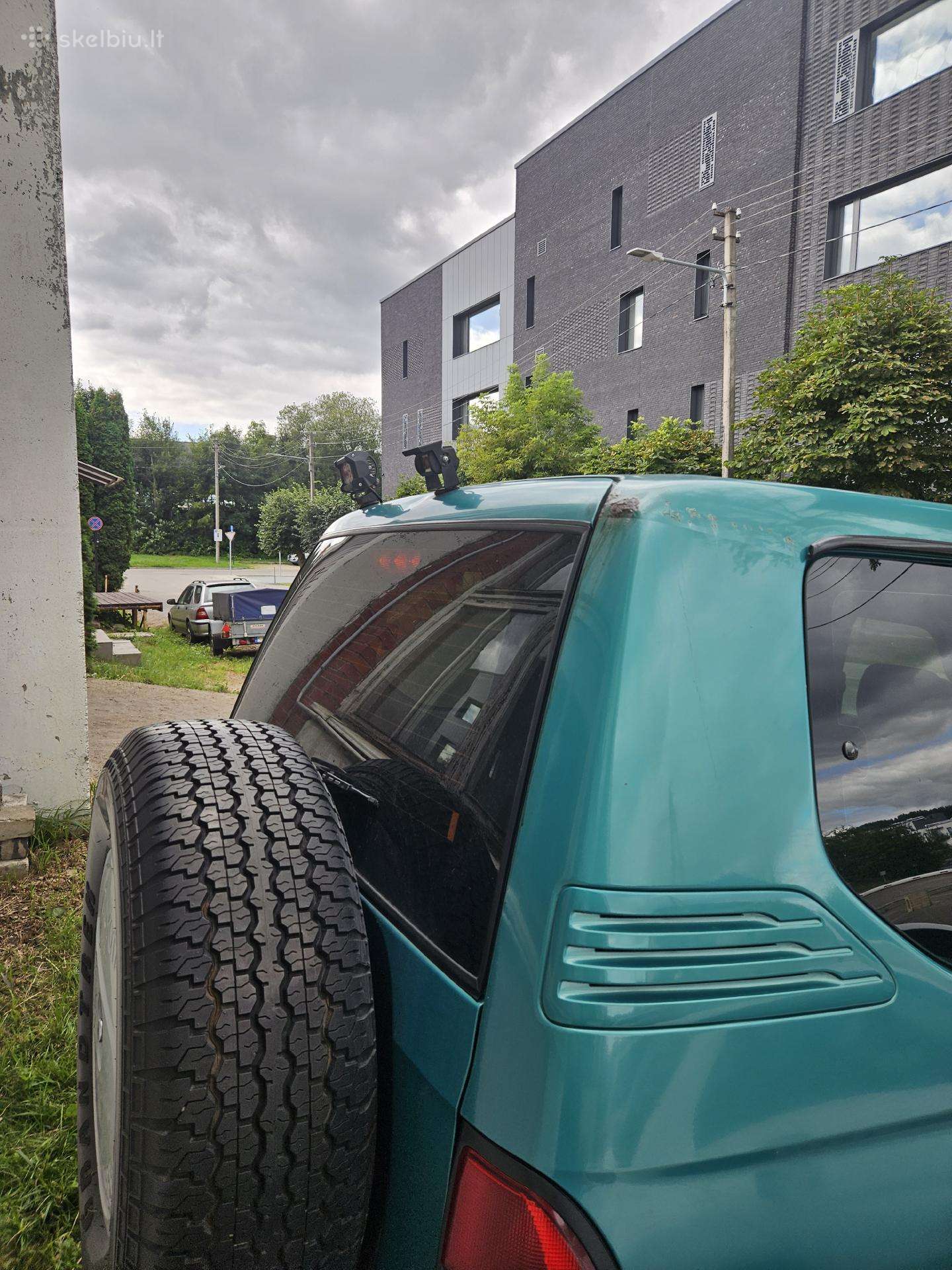 Yra parudijimų kėbulo,važiuoja labai gerai