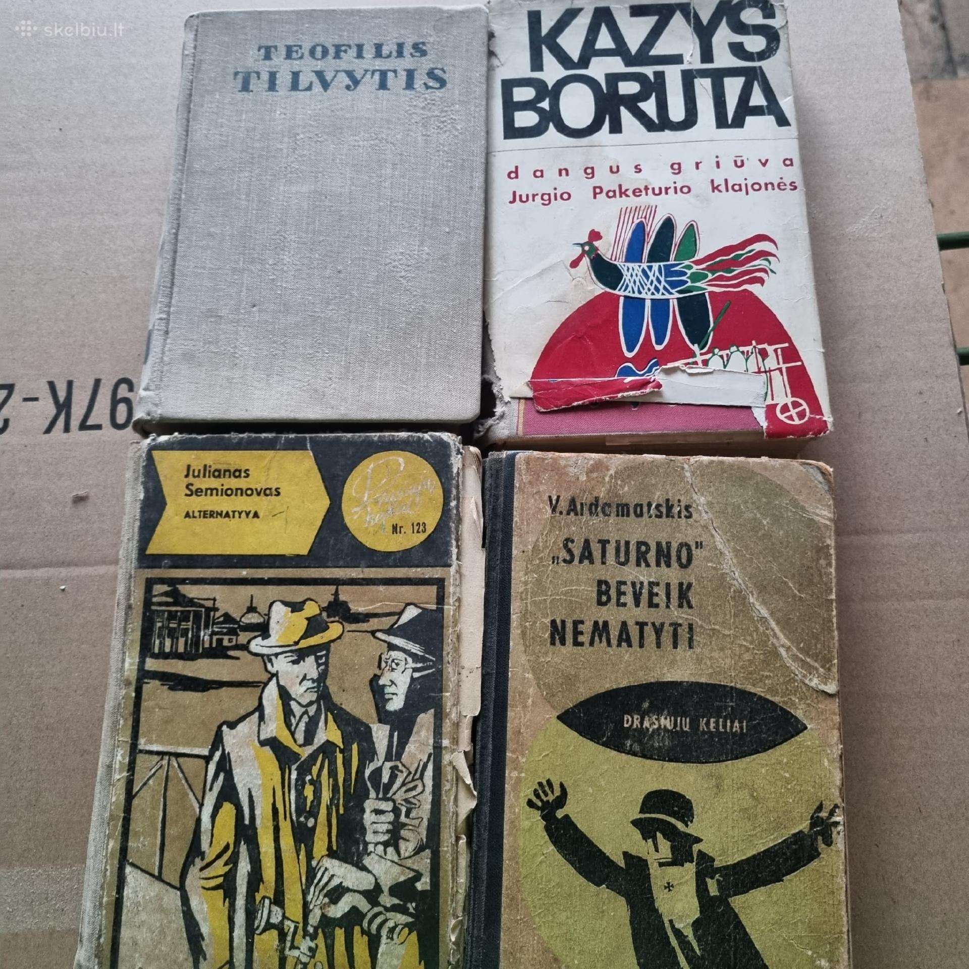 Parduodamos įvairios antikvarinės knygos