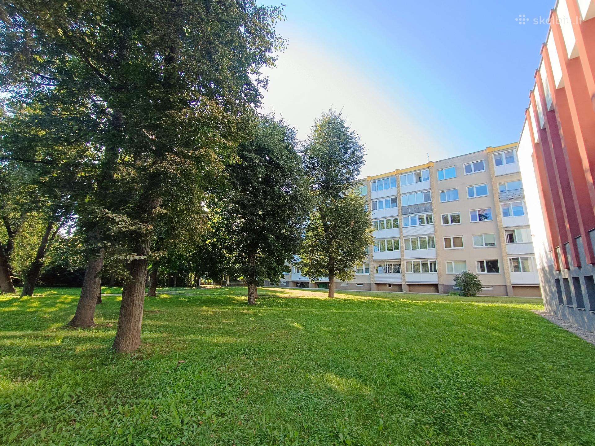 Parduodamas erdvus 3 kambarių butas