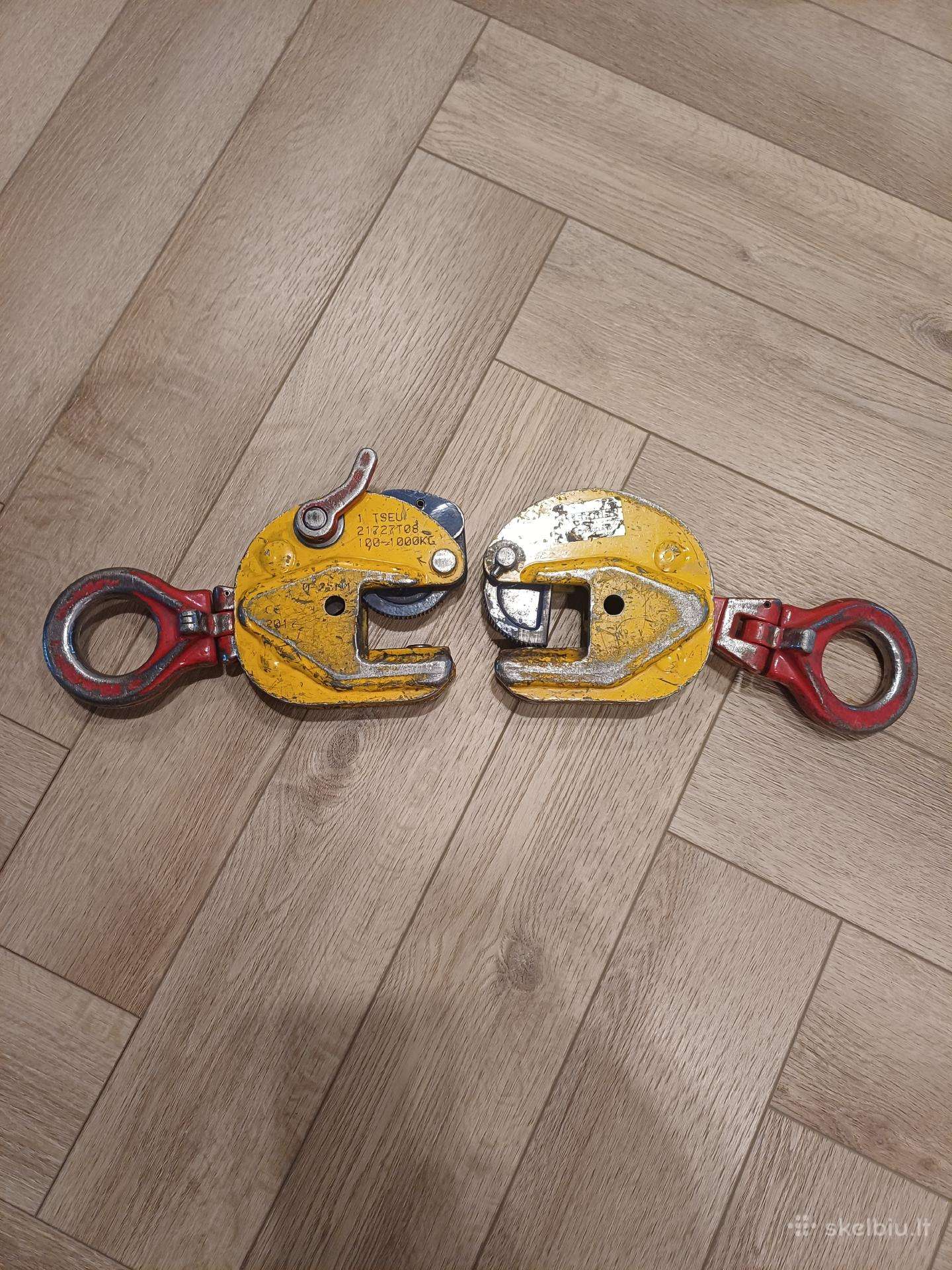 Vertikalus metalo griebtuvas