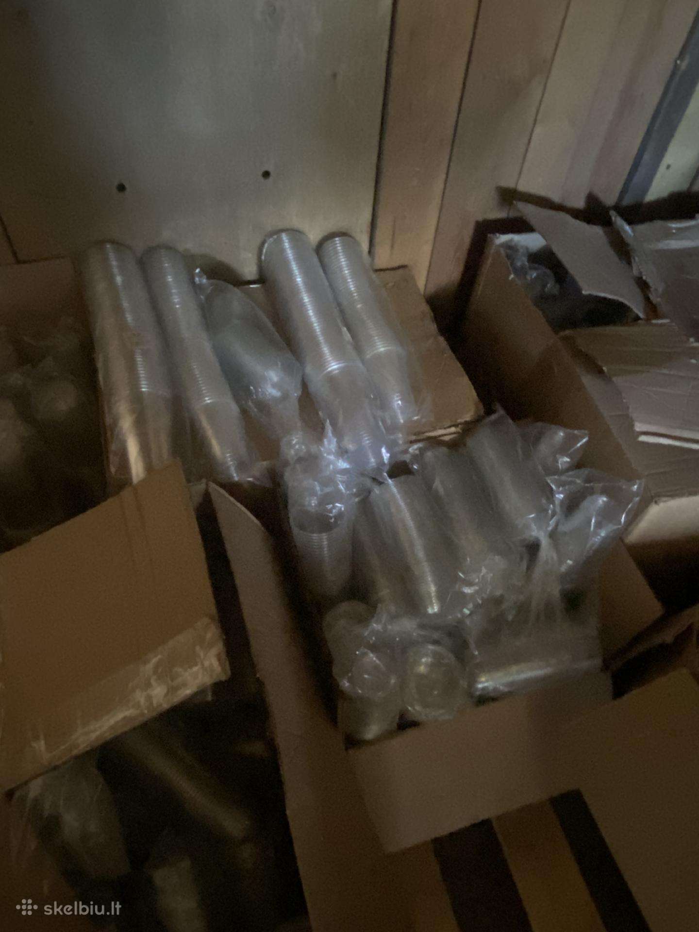 Plastikiniai puodeliai su gaubtu
