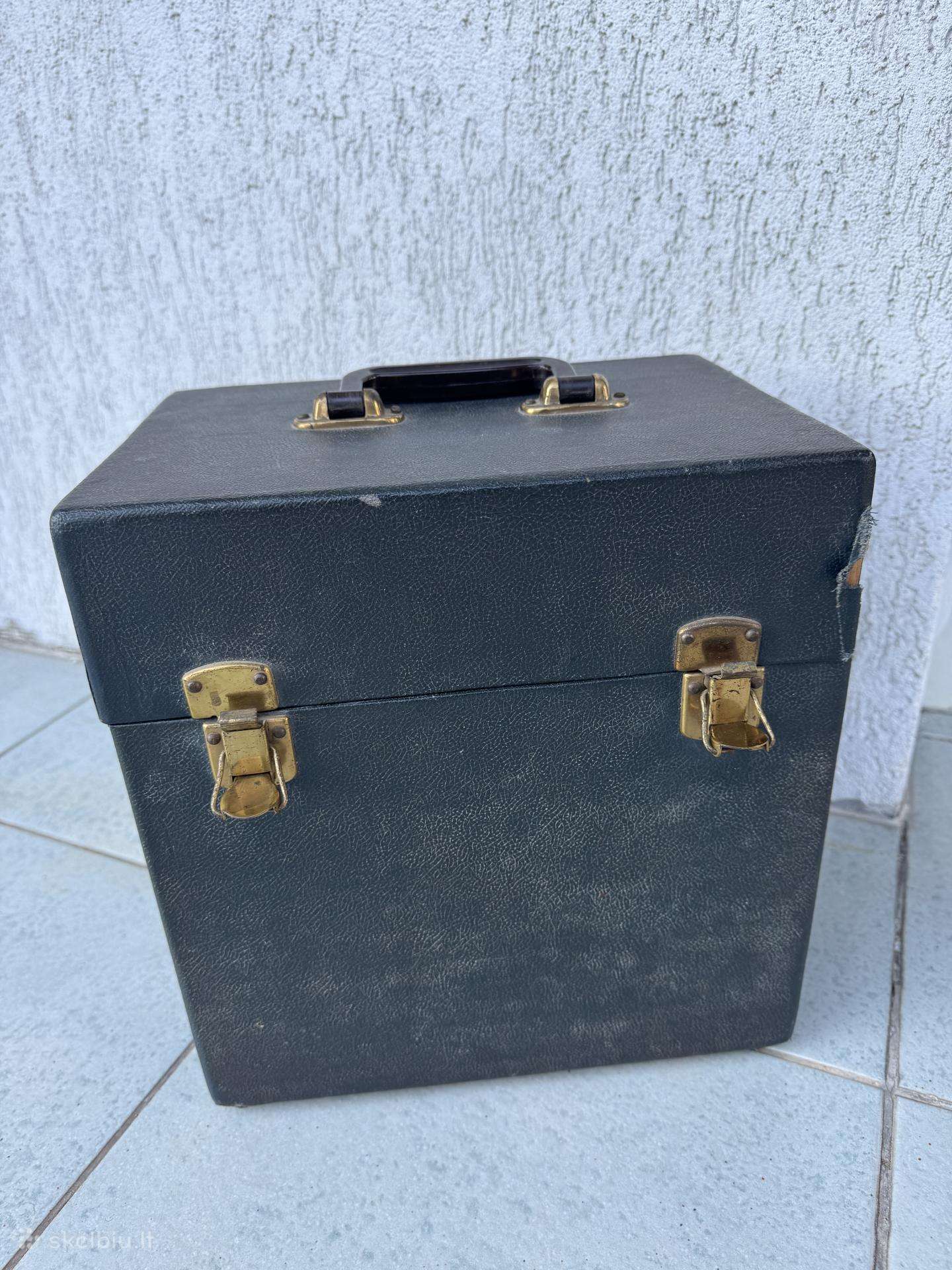 Gramofonin. plokšt. sovietm. įv.65vnt.su lagaminu