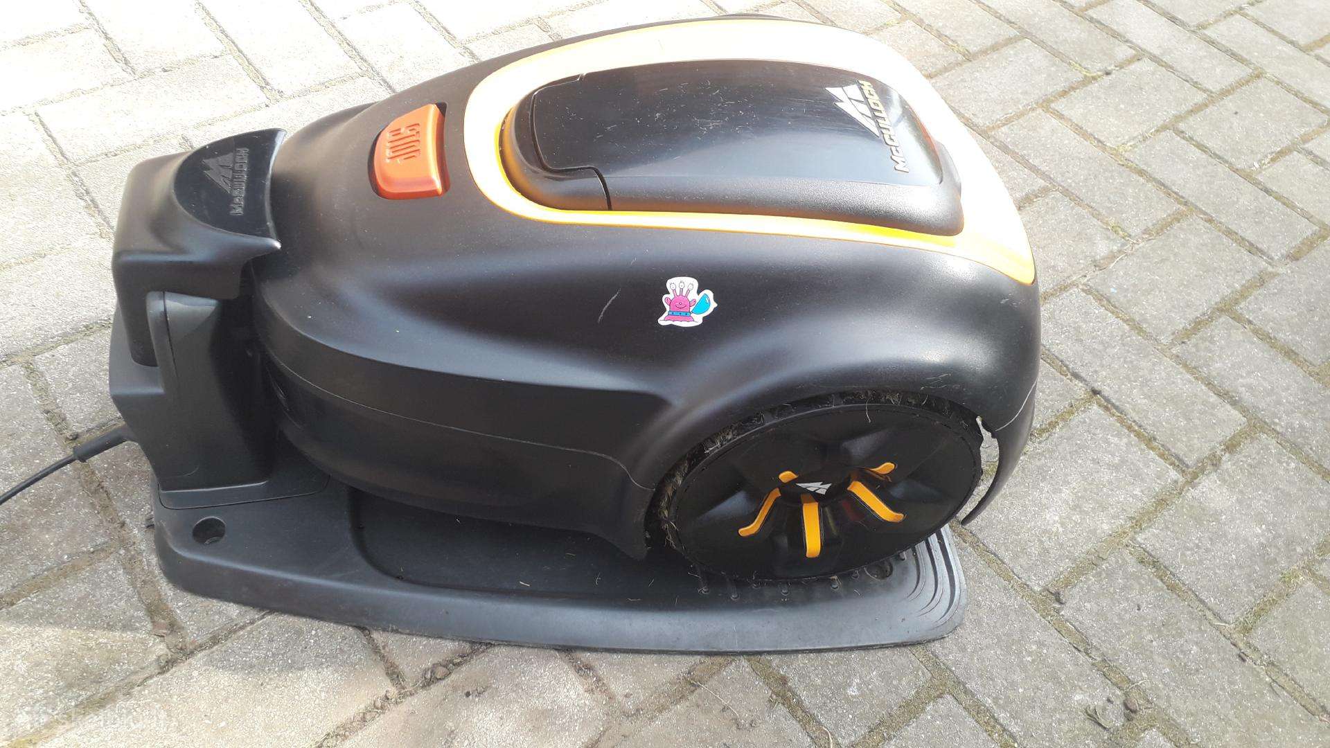 Vejos robotas Mcculloch s600
