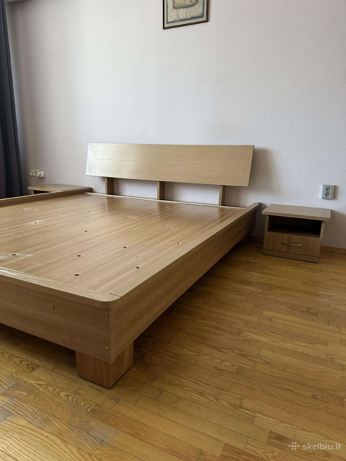 Skubiai parduodu lova su spintelėmis