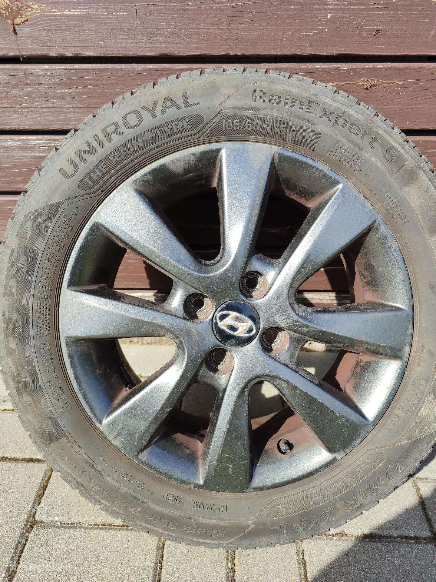Hyundai R15 ratlankiai su padangomis