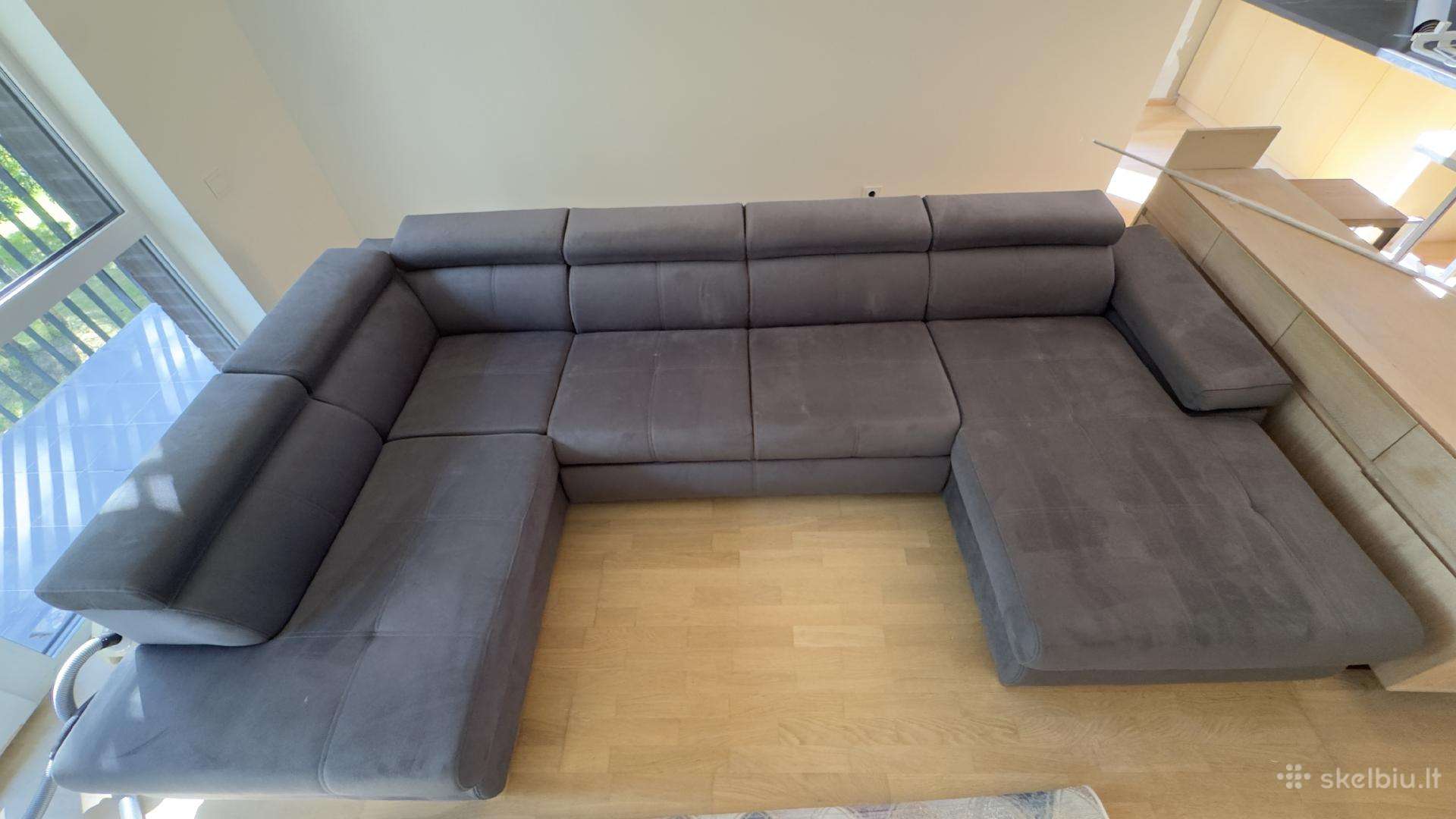 U formos didelė sofa