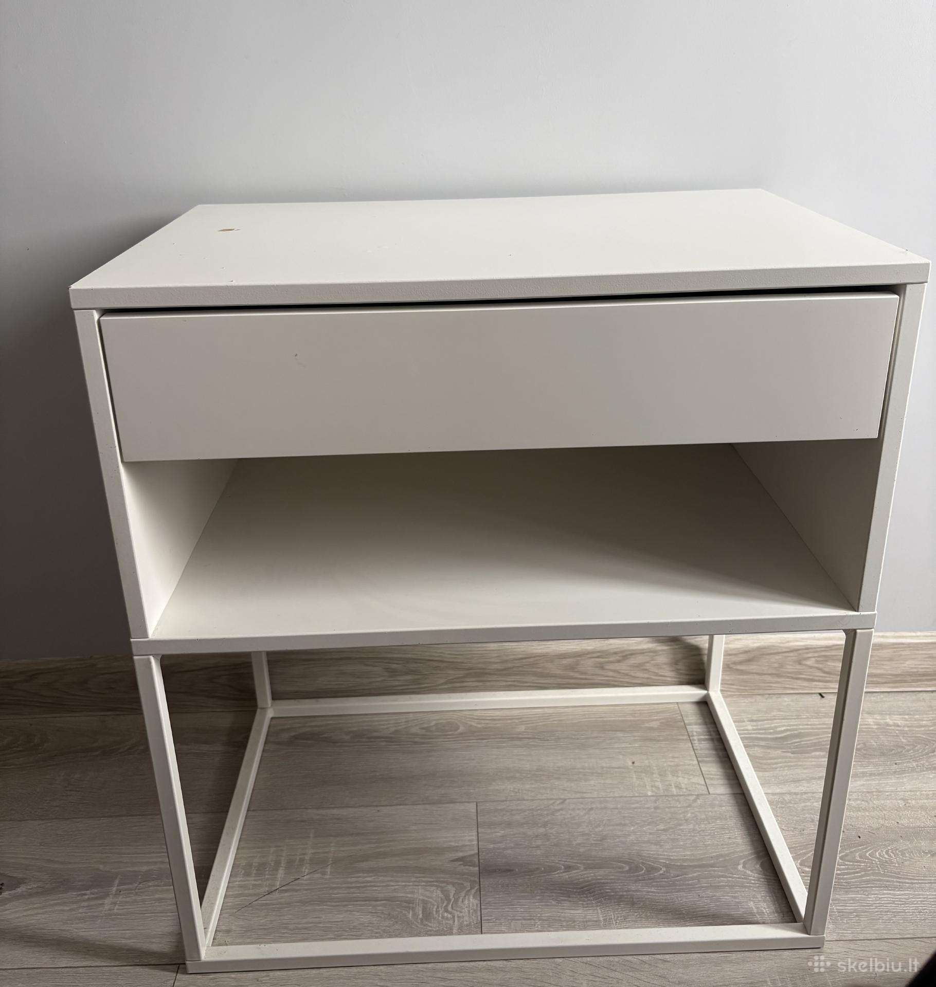 Naktinis staliukas iš ikea (yra 2 vnt)