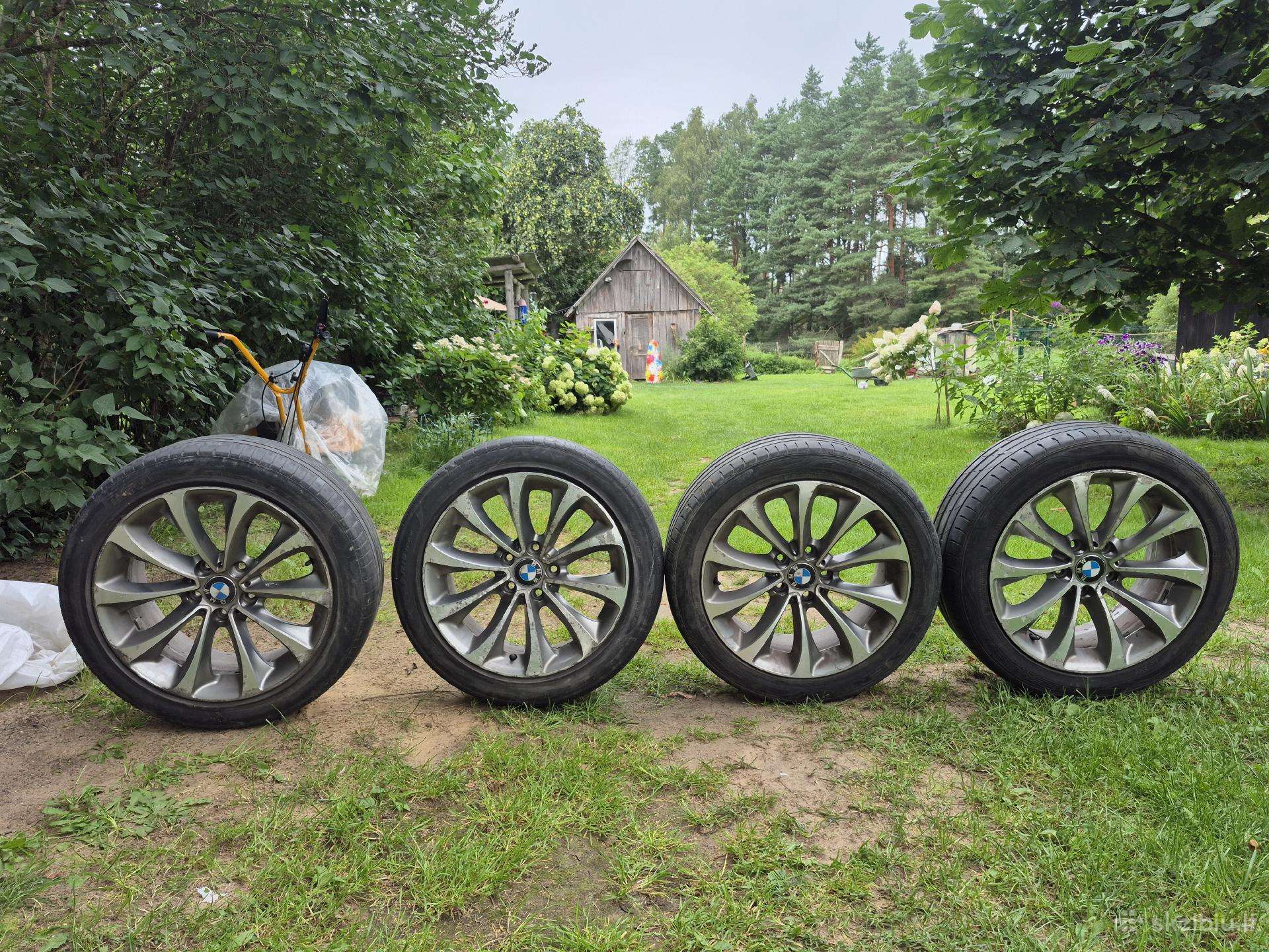 Originalūs Bmw R18 ratlankiai + 4 dygliuotos