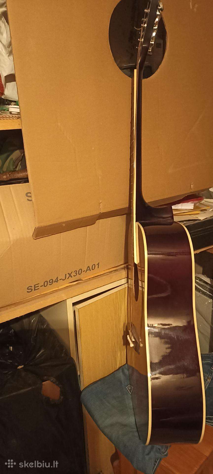 Parduodu naudotą gitarą.be stygų