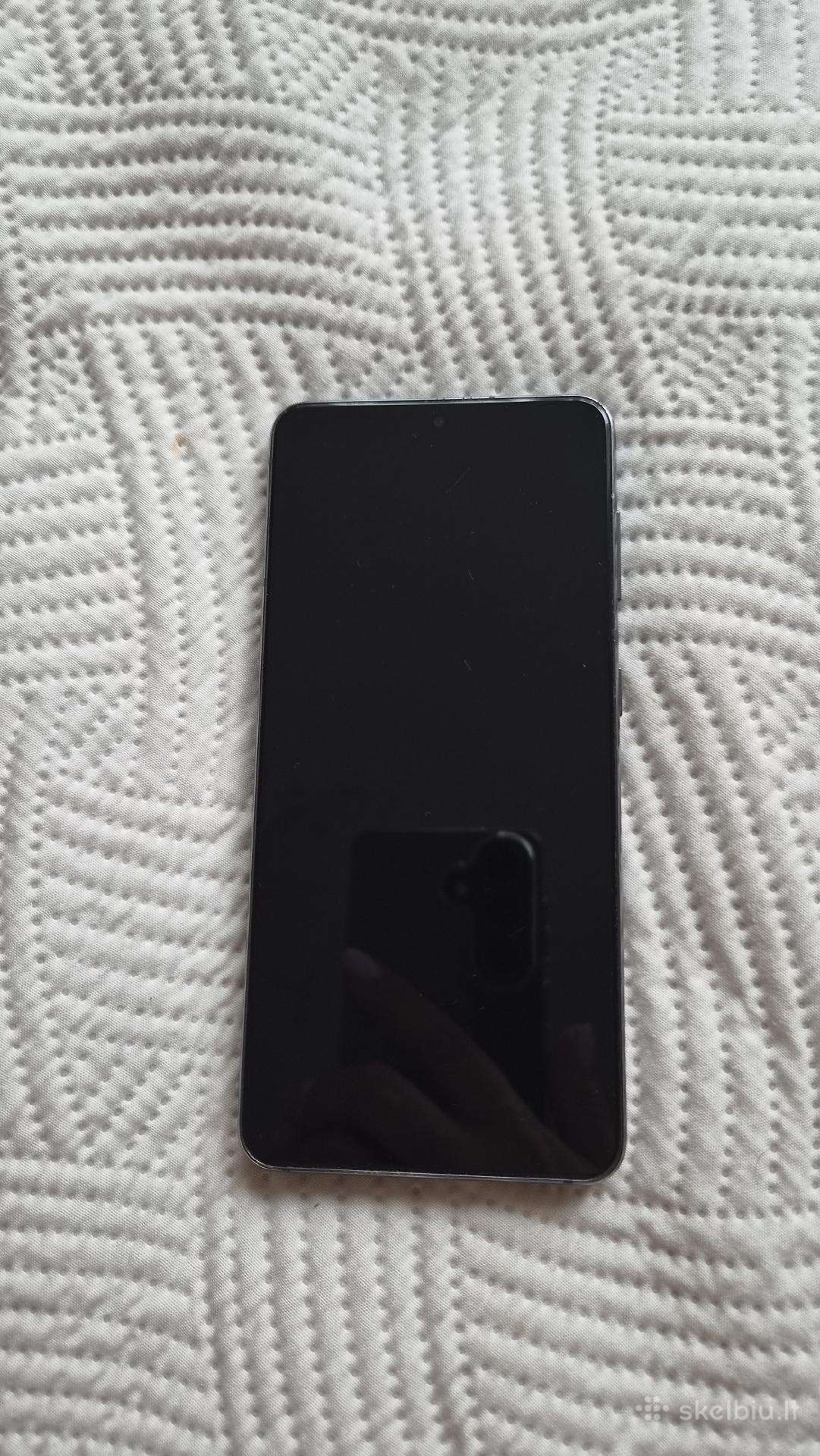 Samsung S21 plius.