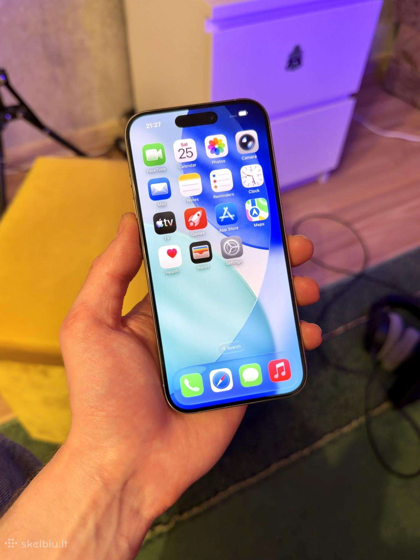 iPhone 15 Pro Natural Titanium