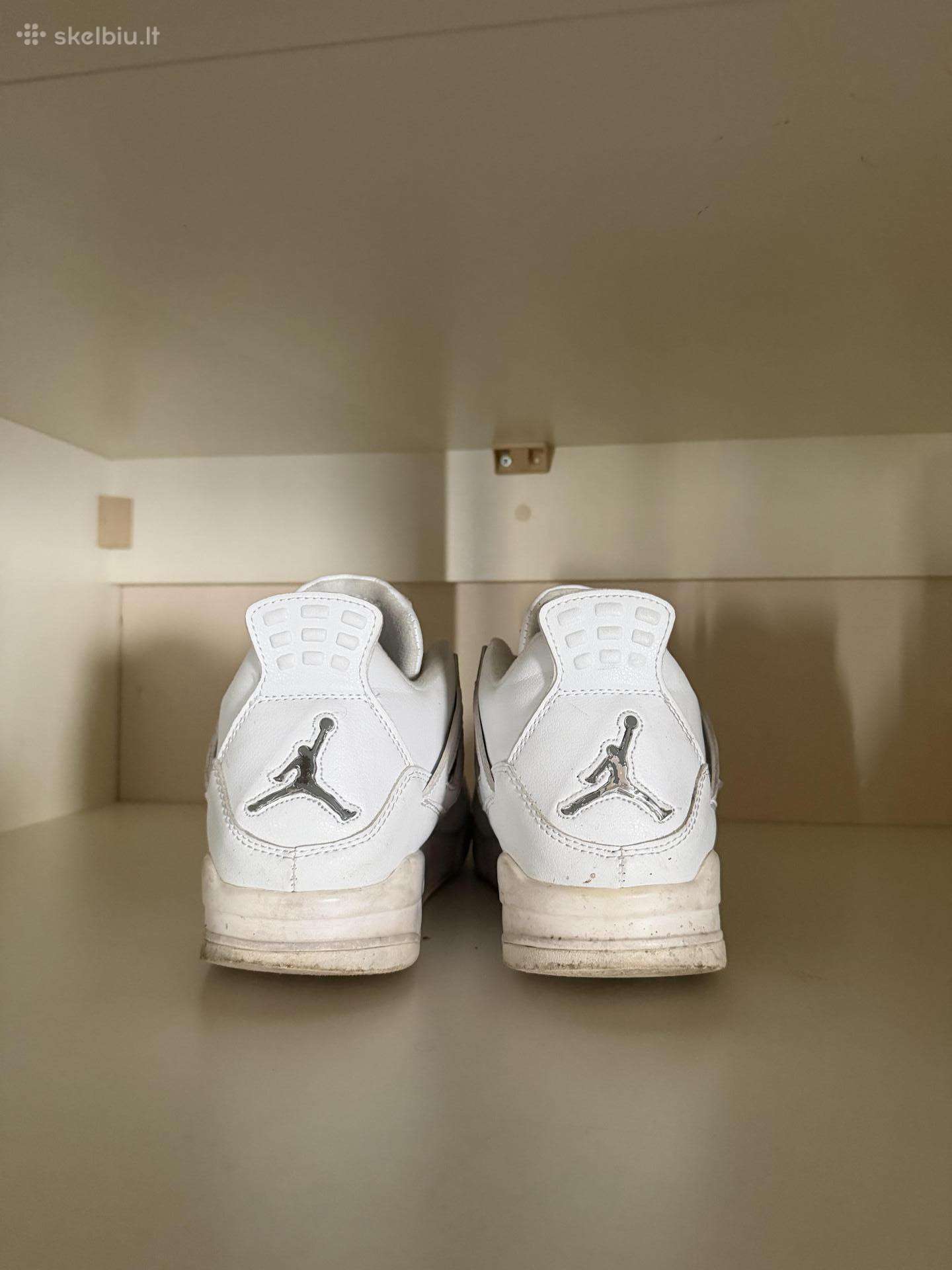 Nike Air Jordan 4 batai, balti