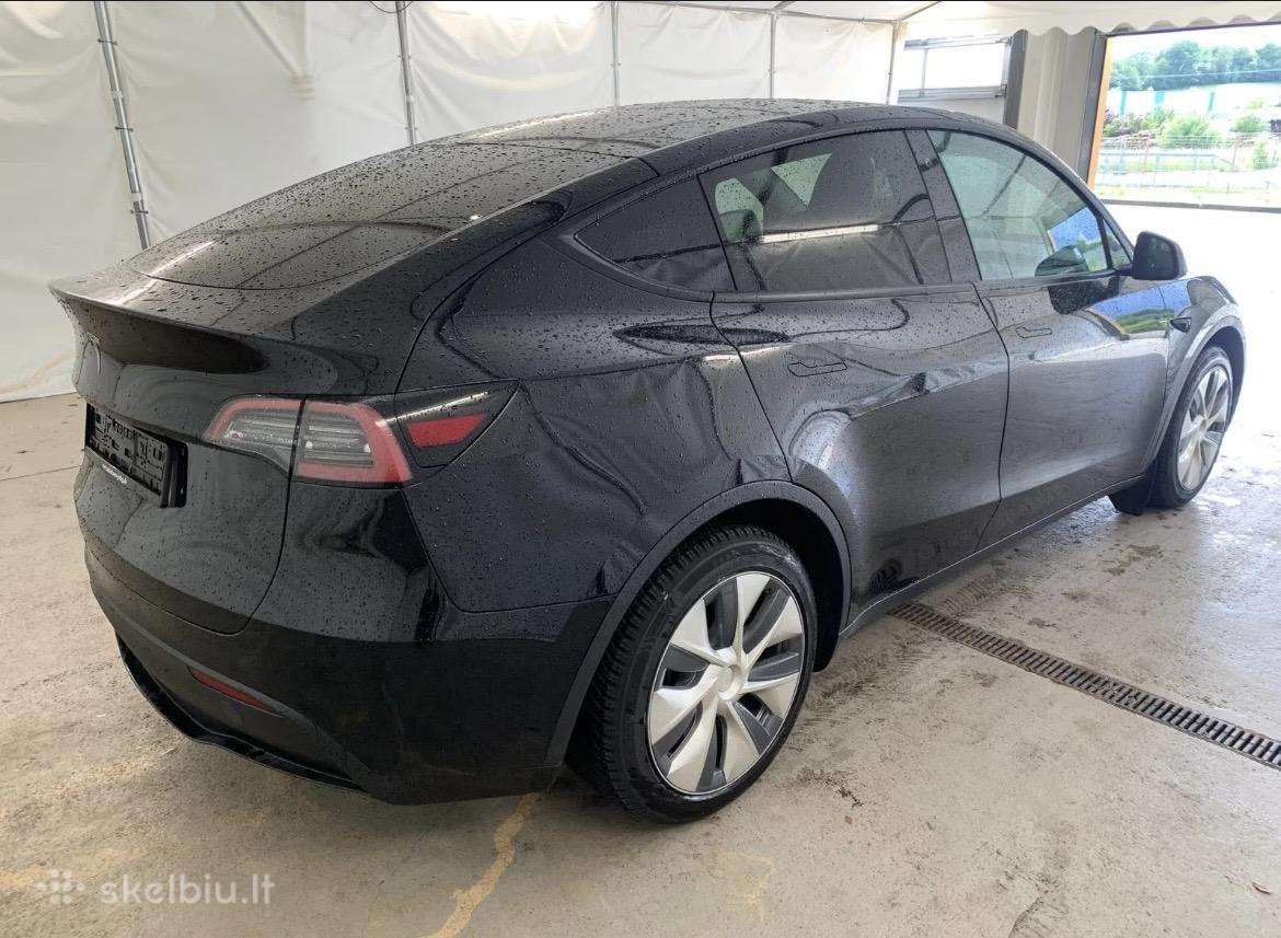 Tesla Model Y, visureigis / krosoveris