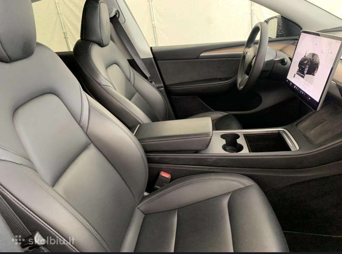 Tesla Model Y, visureigis / krosoveris