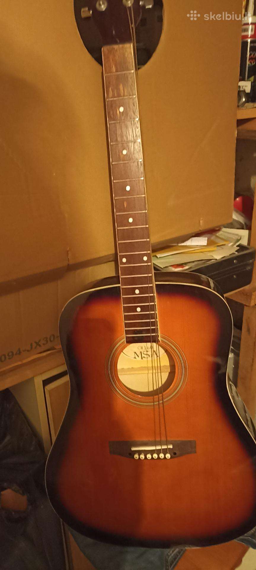 Parduodu naudotą gitarą.be stygų