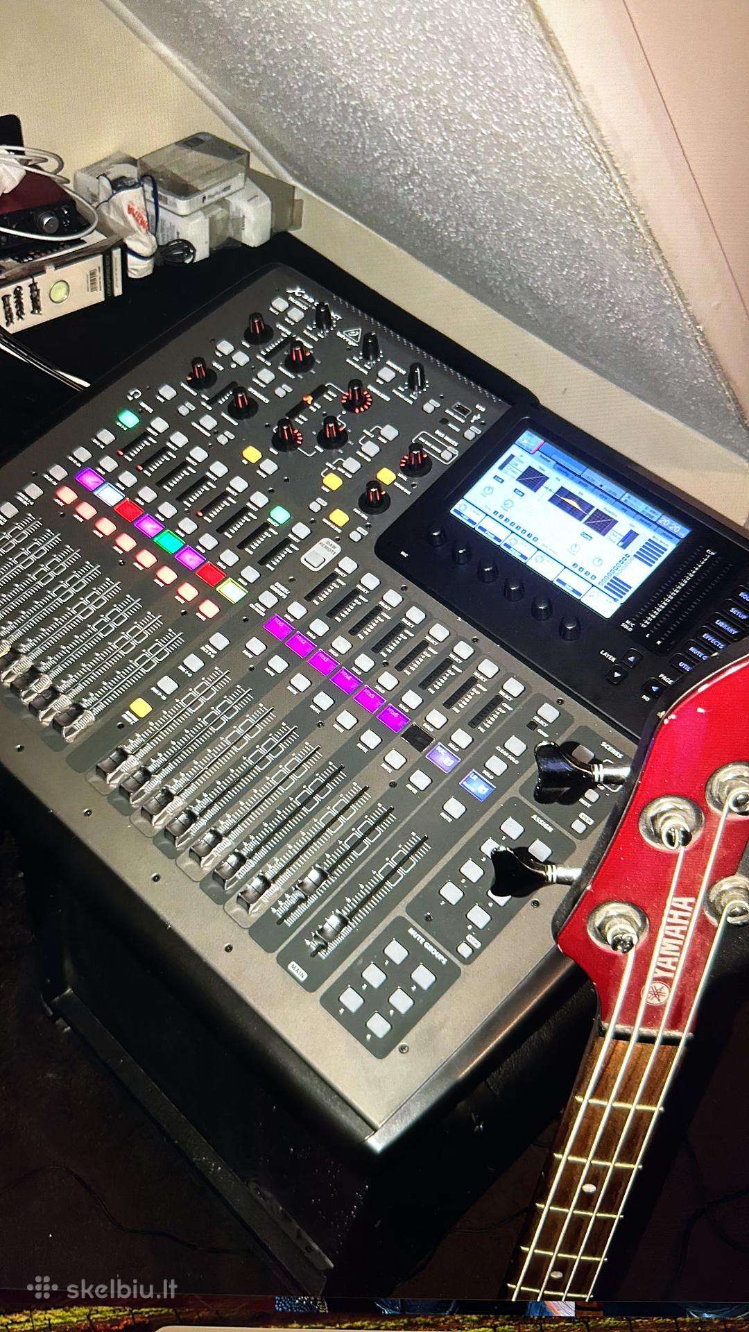 Parduodamas skaitmeninis pultas Behringer X32