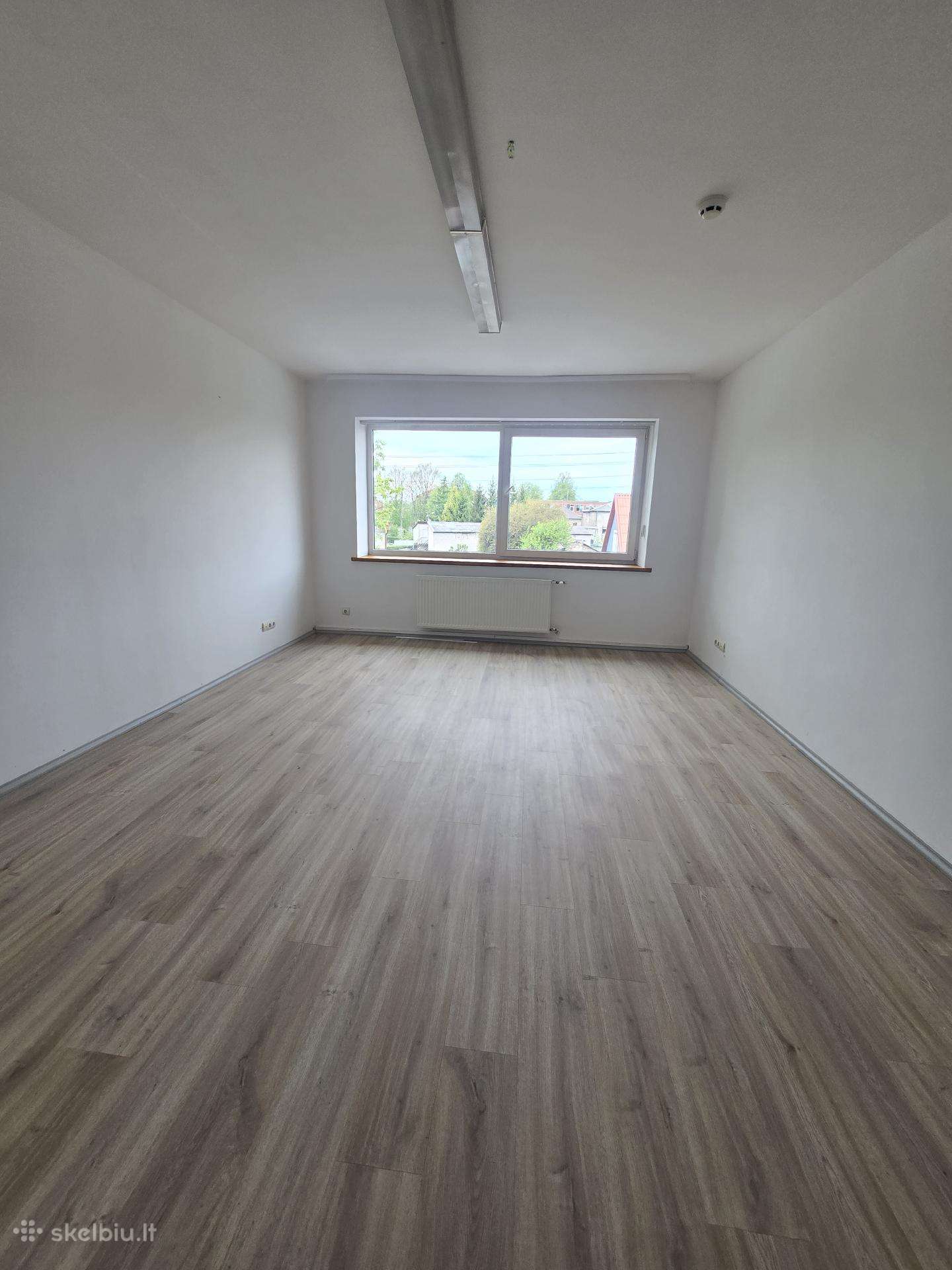 Išnuomojamas šviesus 24 m² kabinetas