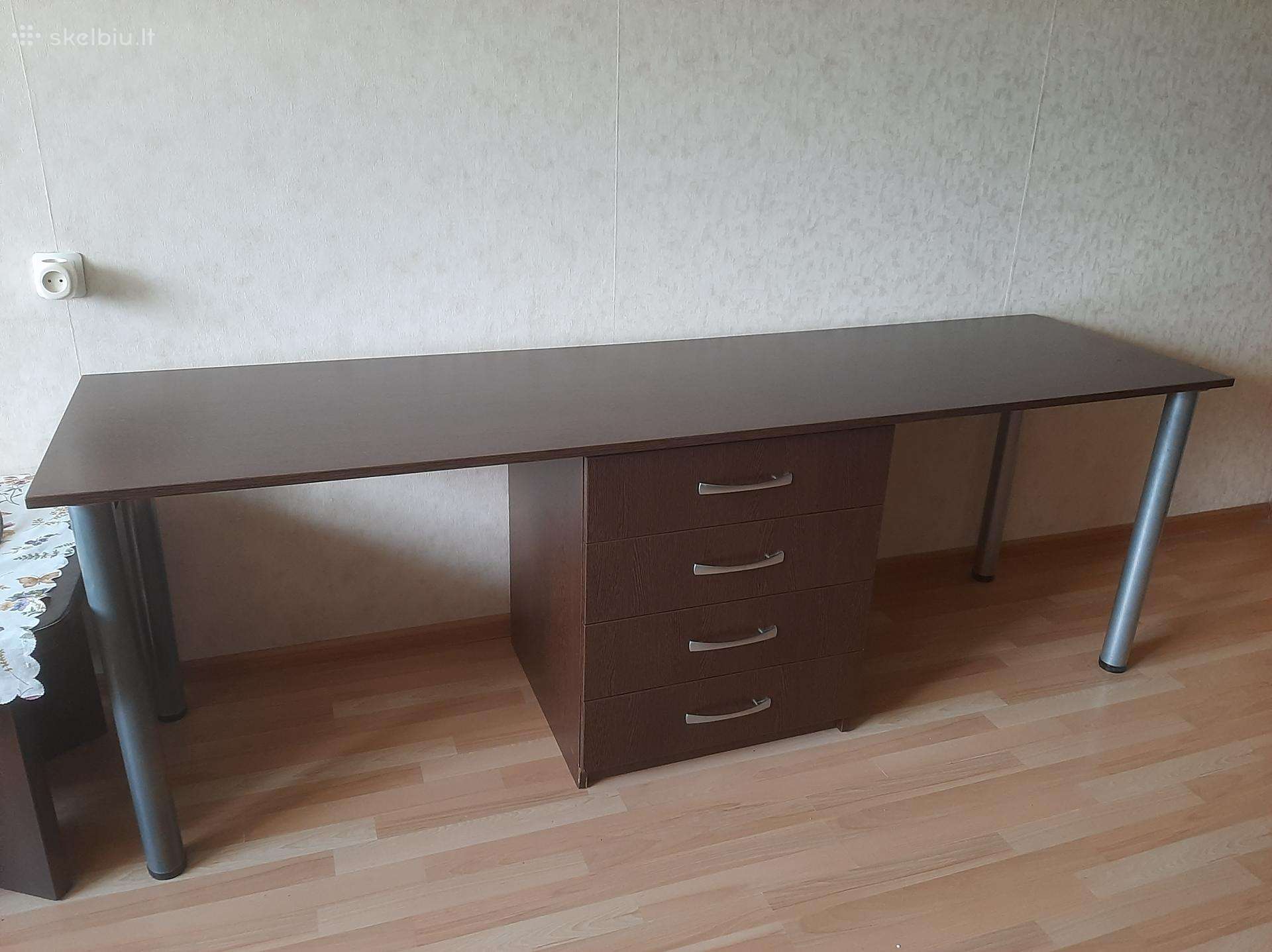 Dvivietis rašomasis stalas