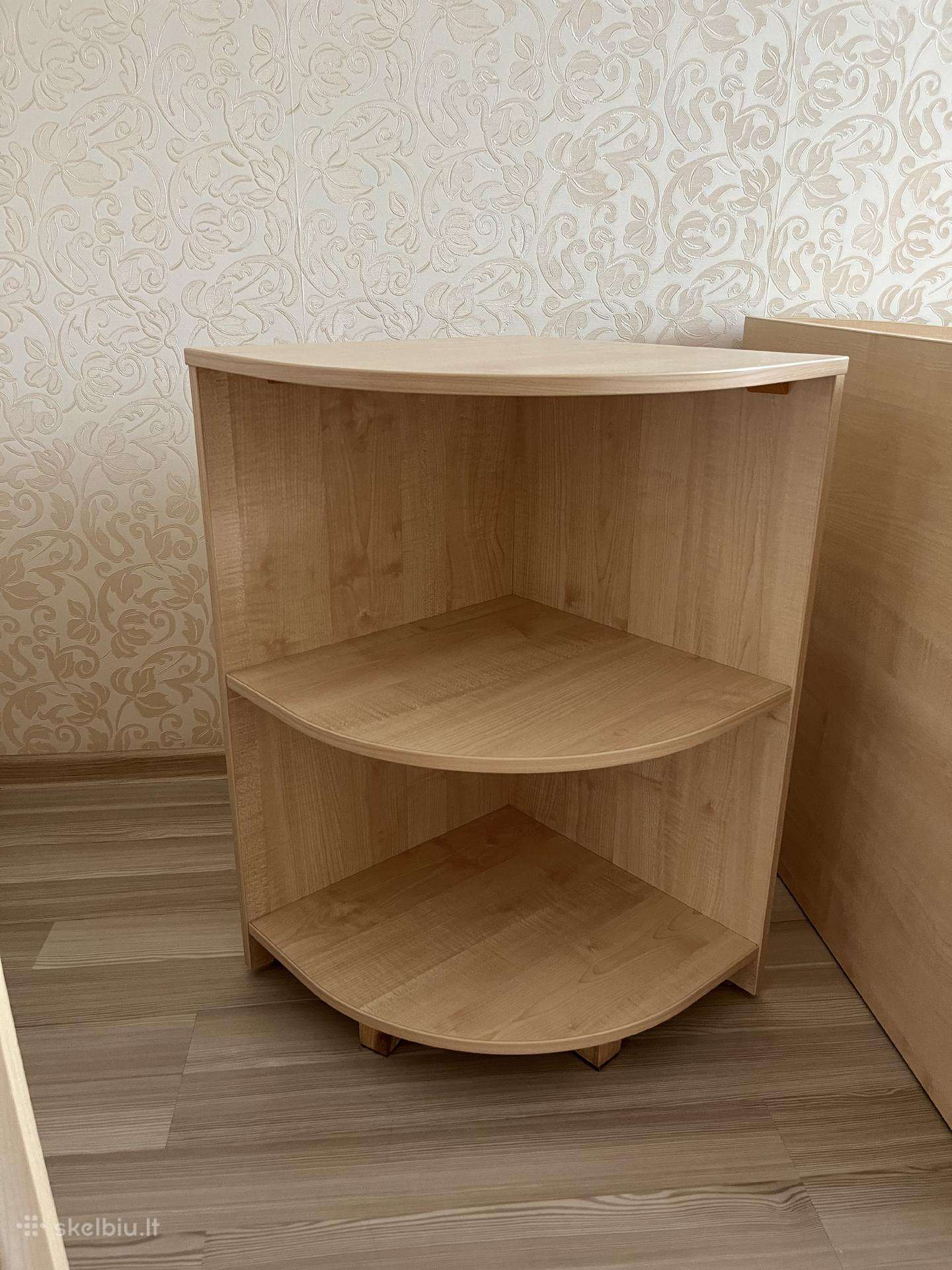 Parduodama kampinė komoda