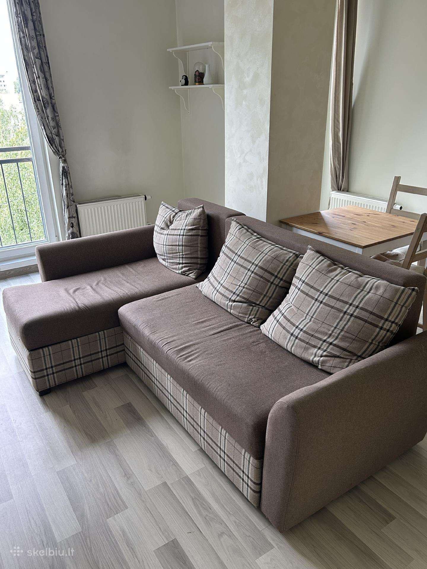 Dovanojama sofa lova