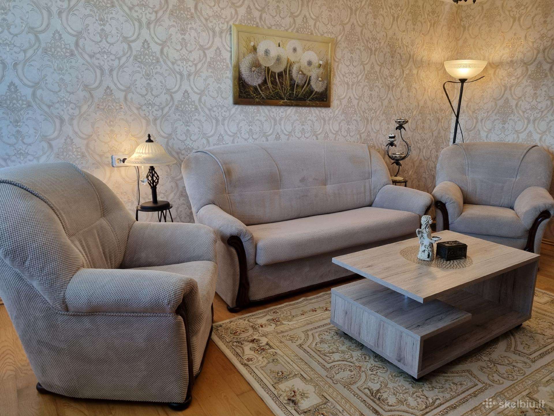 Sofa ir foteliai 3+1+1 bei staliukas. Komplektas