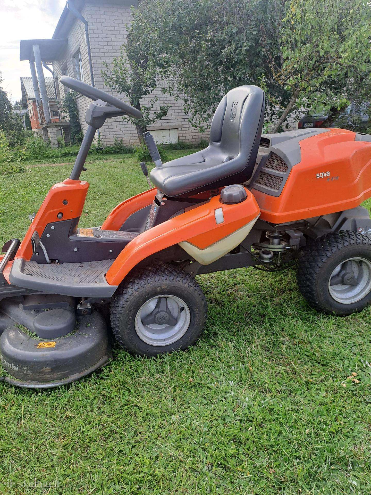 Traktoriukas zolepjove Husqvarna R216 raideris