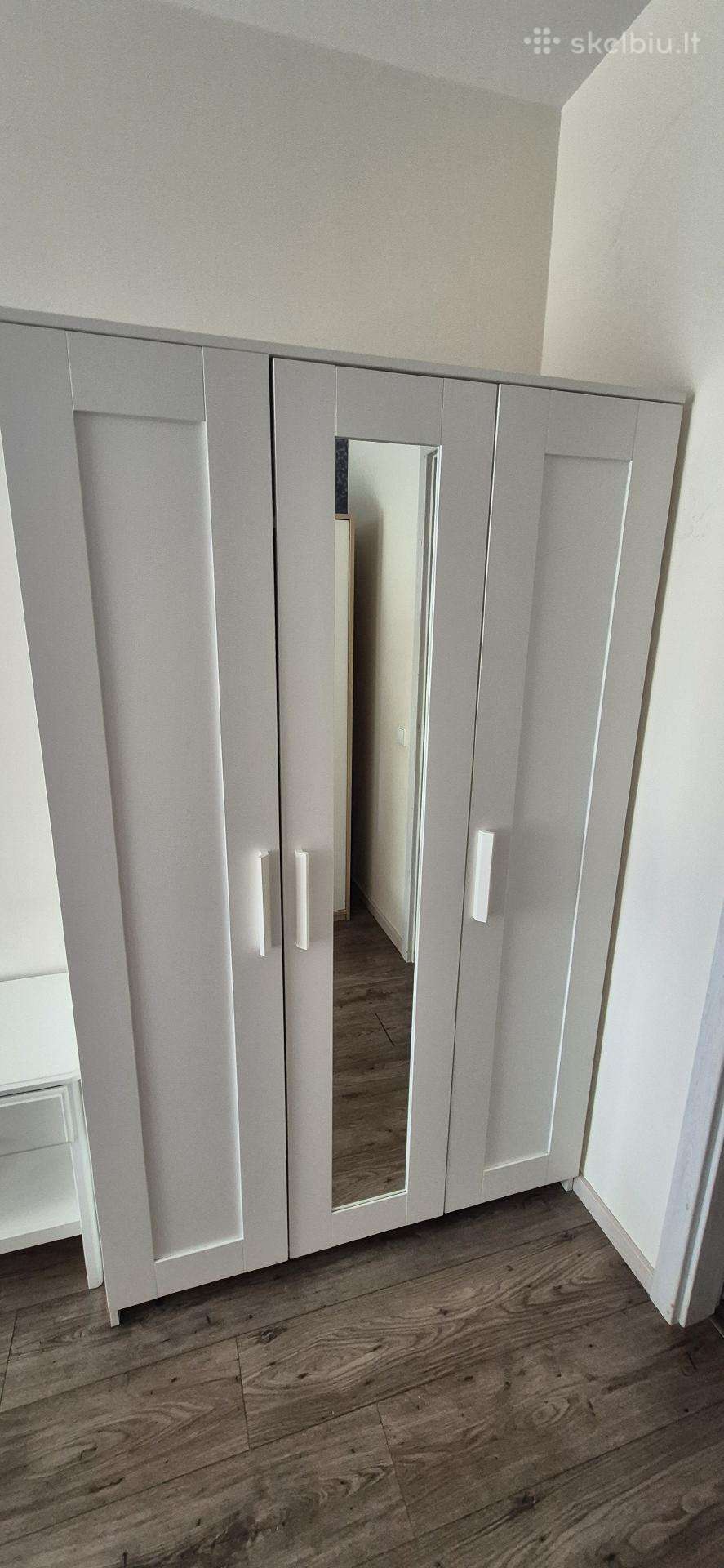 Parduodu trijų dalių "Ikea" spintą