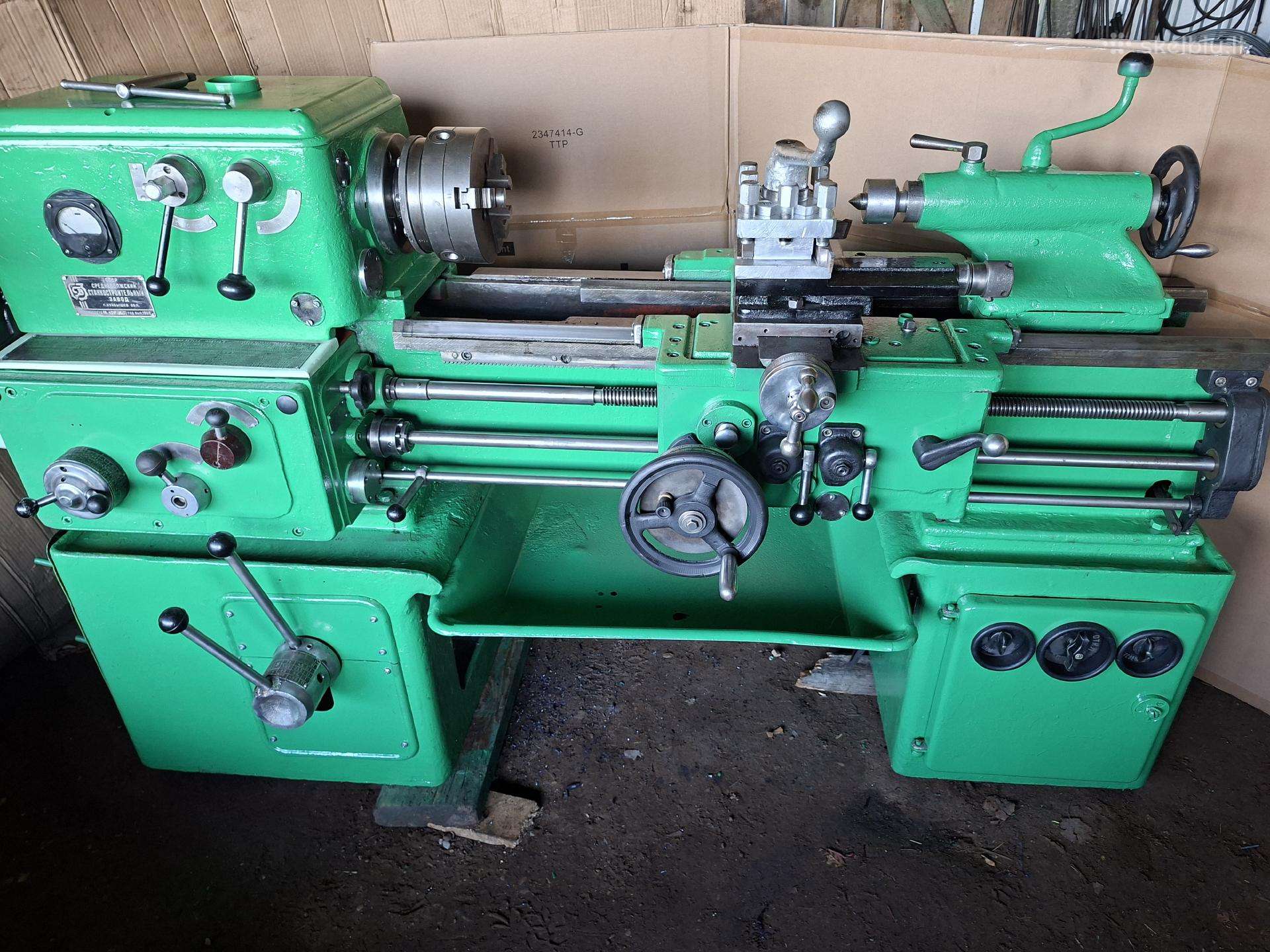 Metalo tekinimo staklės 1a616