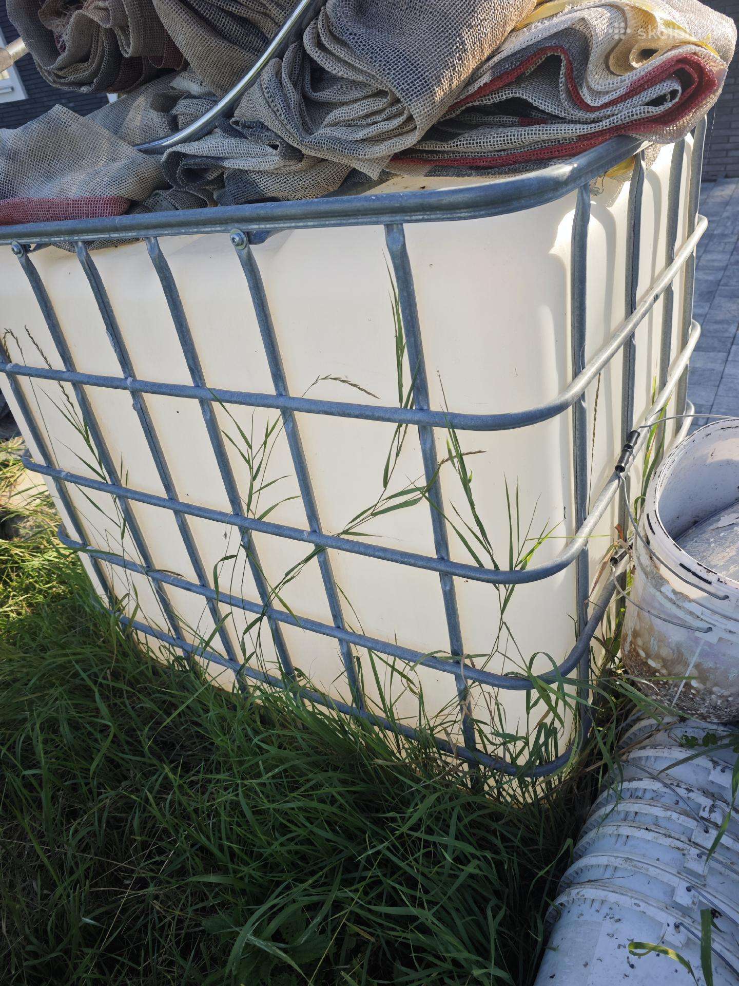 1000 litrų talpa