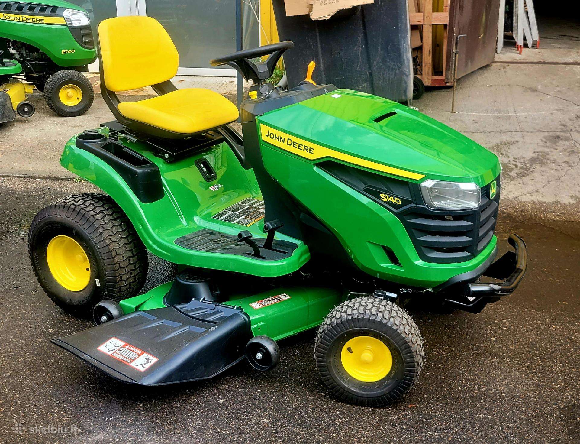 John deere S140
