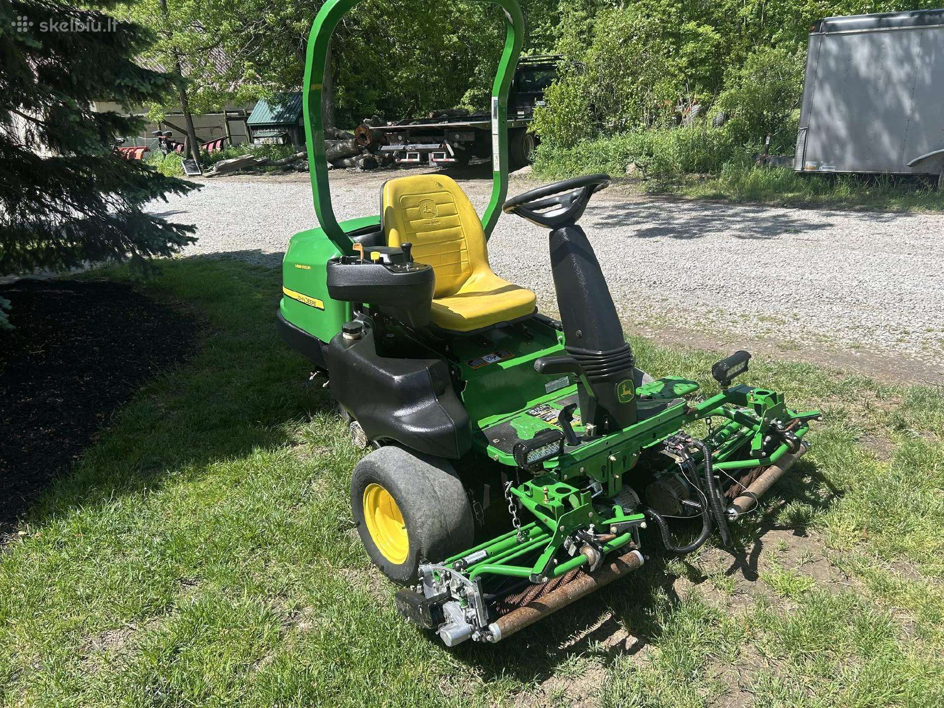 Parduodamas John Deere2500e dalimis