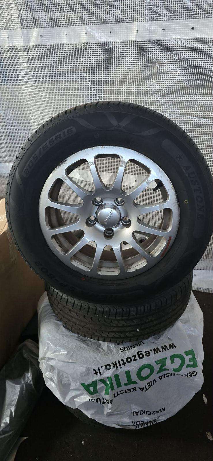 Kaltiniai Ratlankiai Su Padangomis 205/65 R15