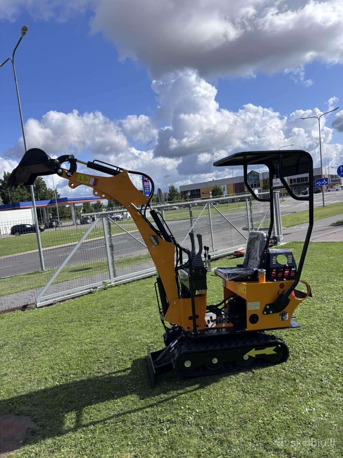 ENZO HT-08, excavator loader