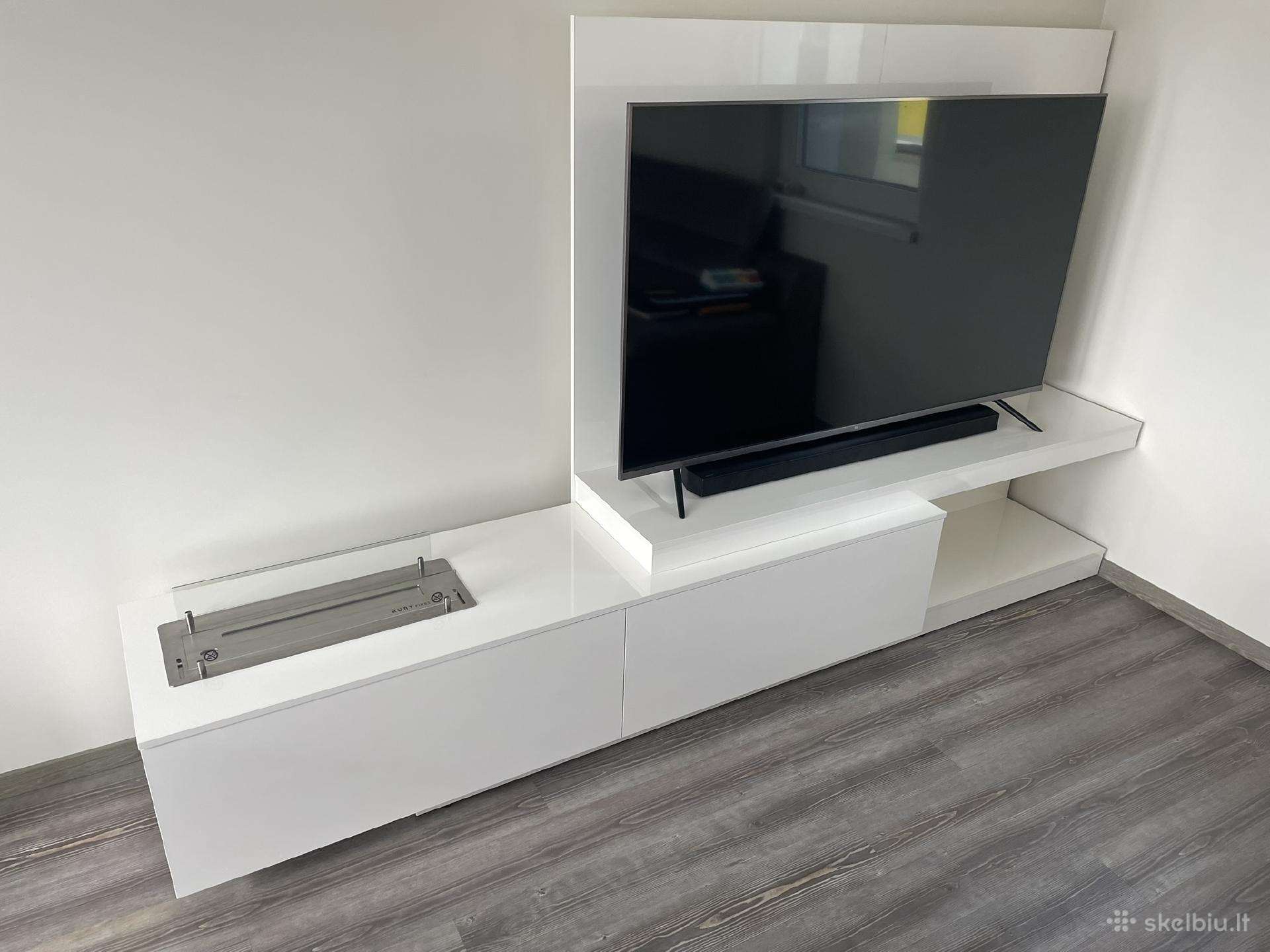 TV spintelė su integruotu Ruby Fires biožidiniu