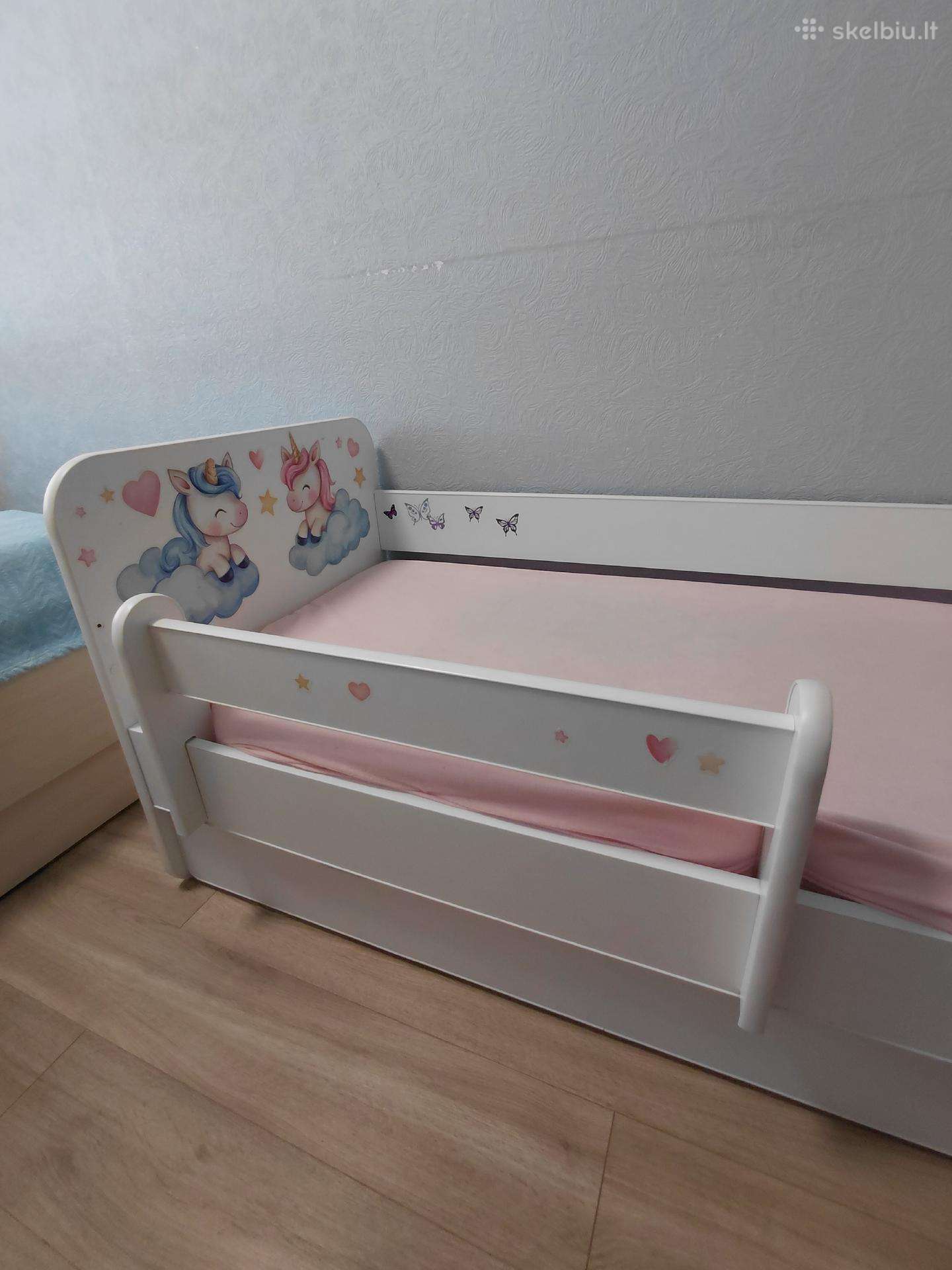 Vaikiška lova su stalčiumi