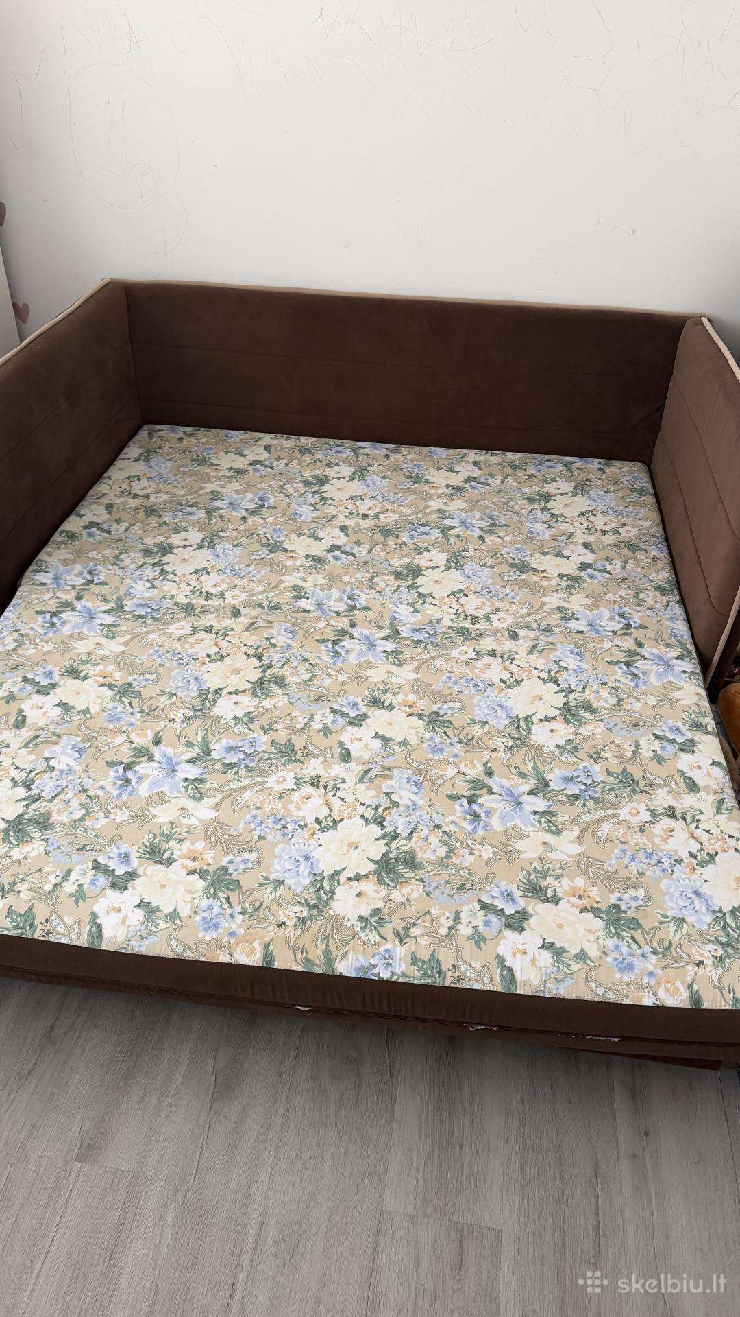 Kompaktoška sofa-lova