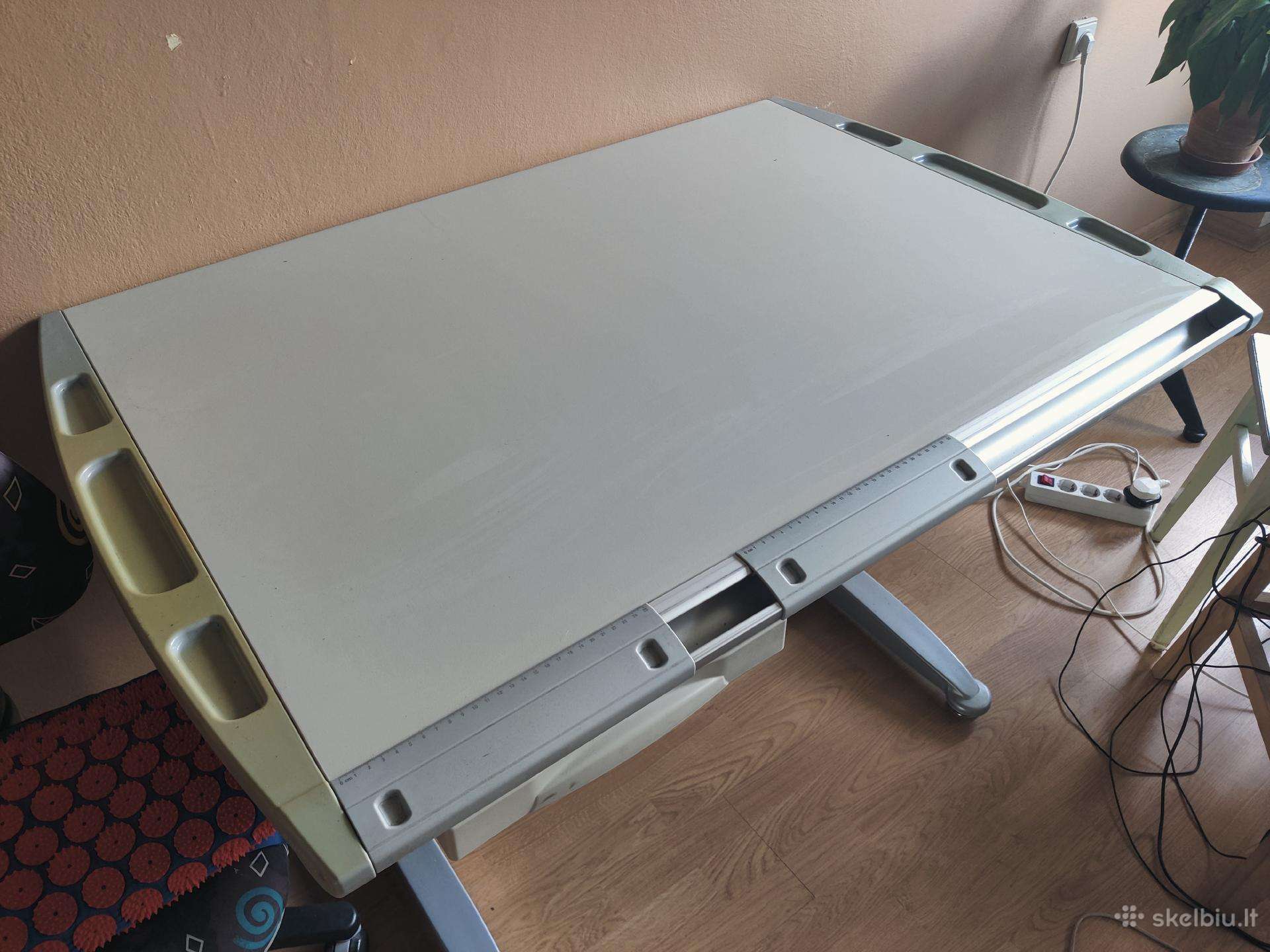 Ergonominis stalas