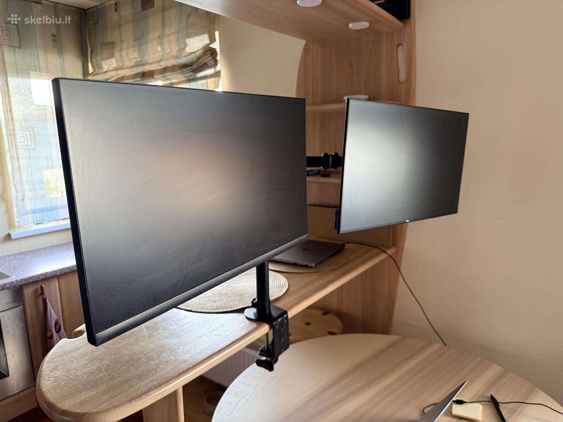 Parduodu 2 „dell“ monitorius su „kensington stovu