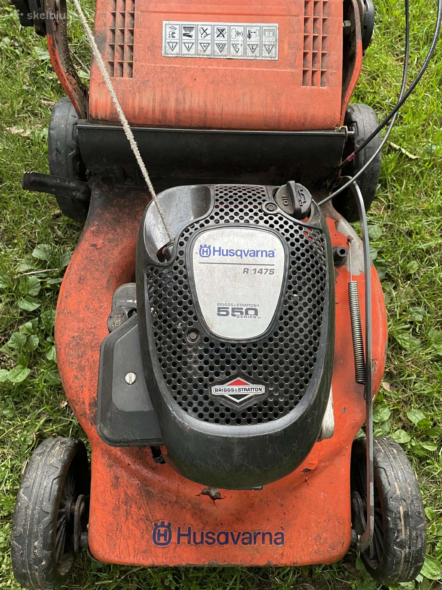 Parduodame savaeigę žoliapjovę Husqvarna r147s