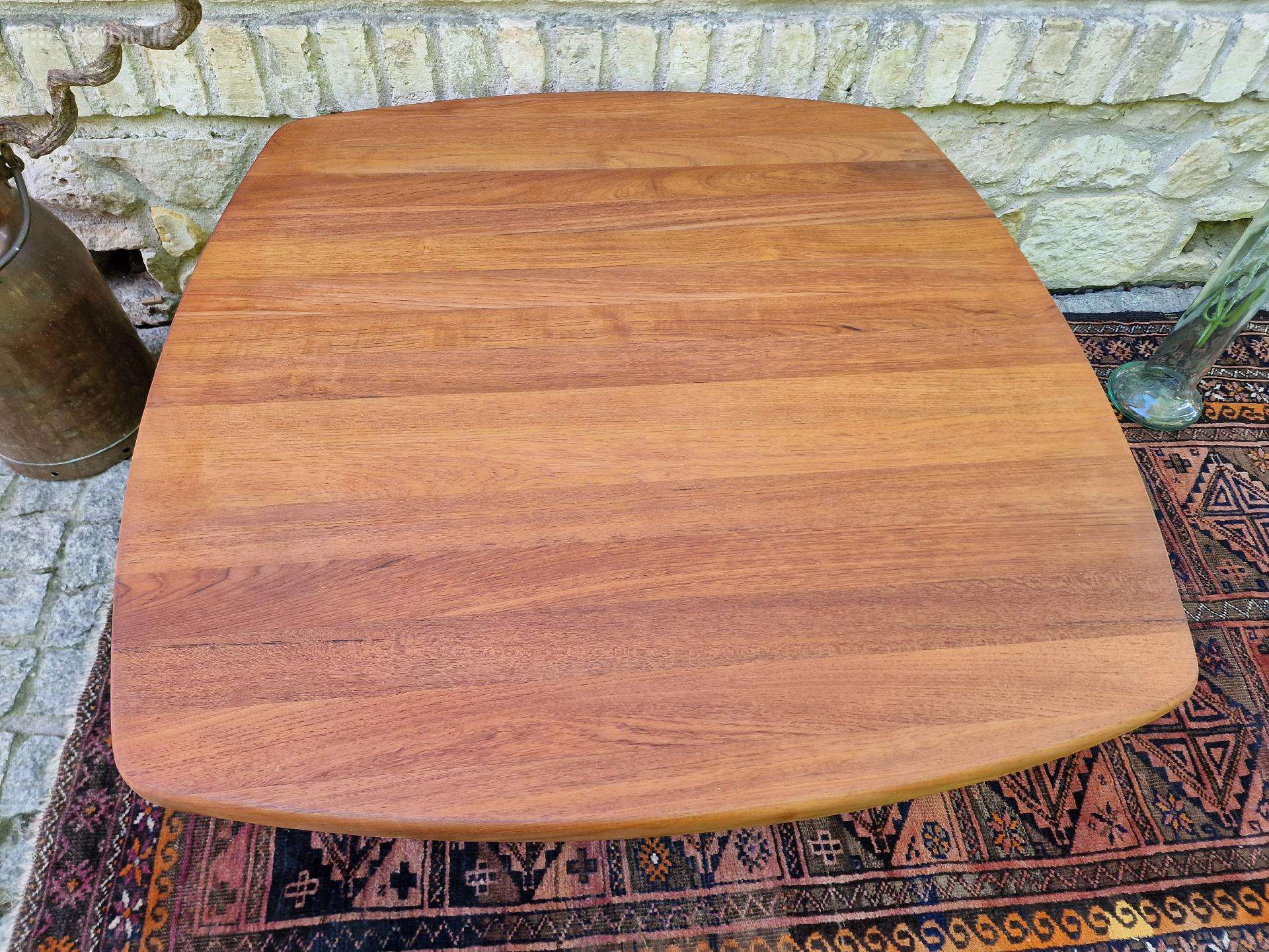 Vintažinis mid century tikmedžio kavos staliukas