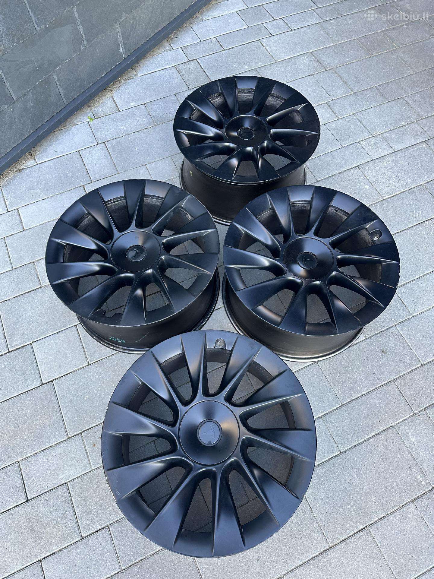 Parduodami originalūs Tesla Induction R20 ratai