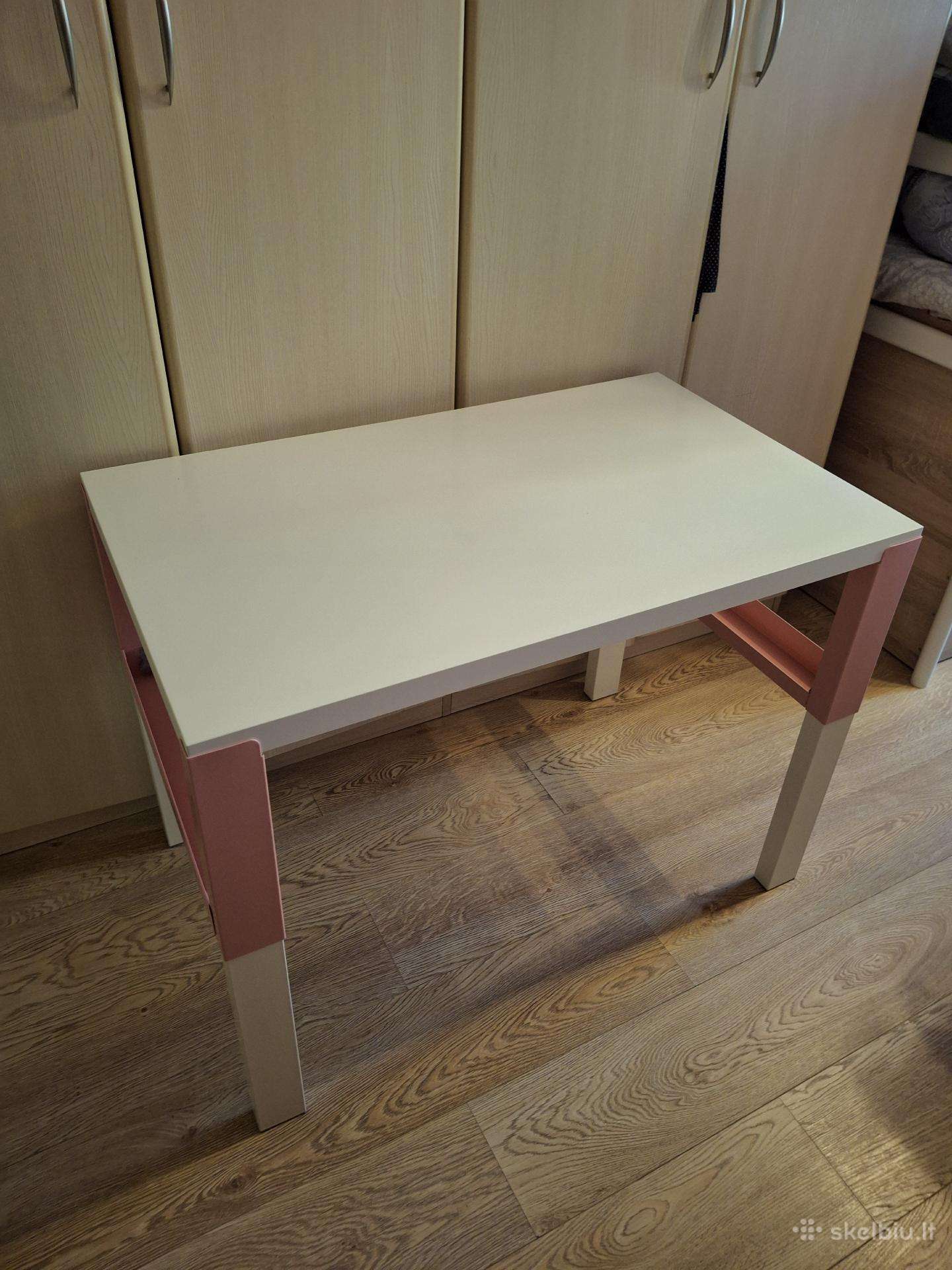 Ikea stalas vaikui (mergaitei).