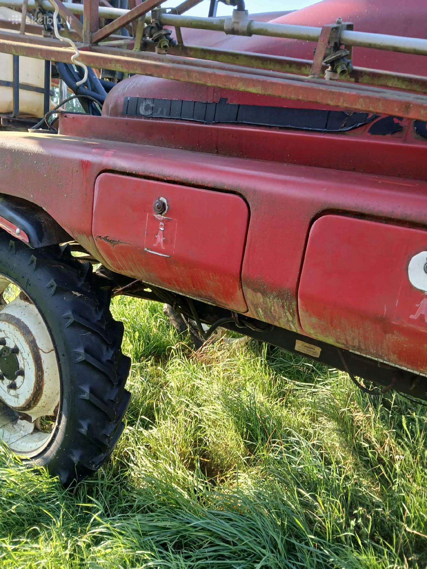 Case 2000, self-propelled sprayers