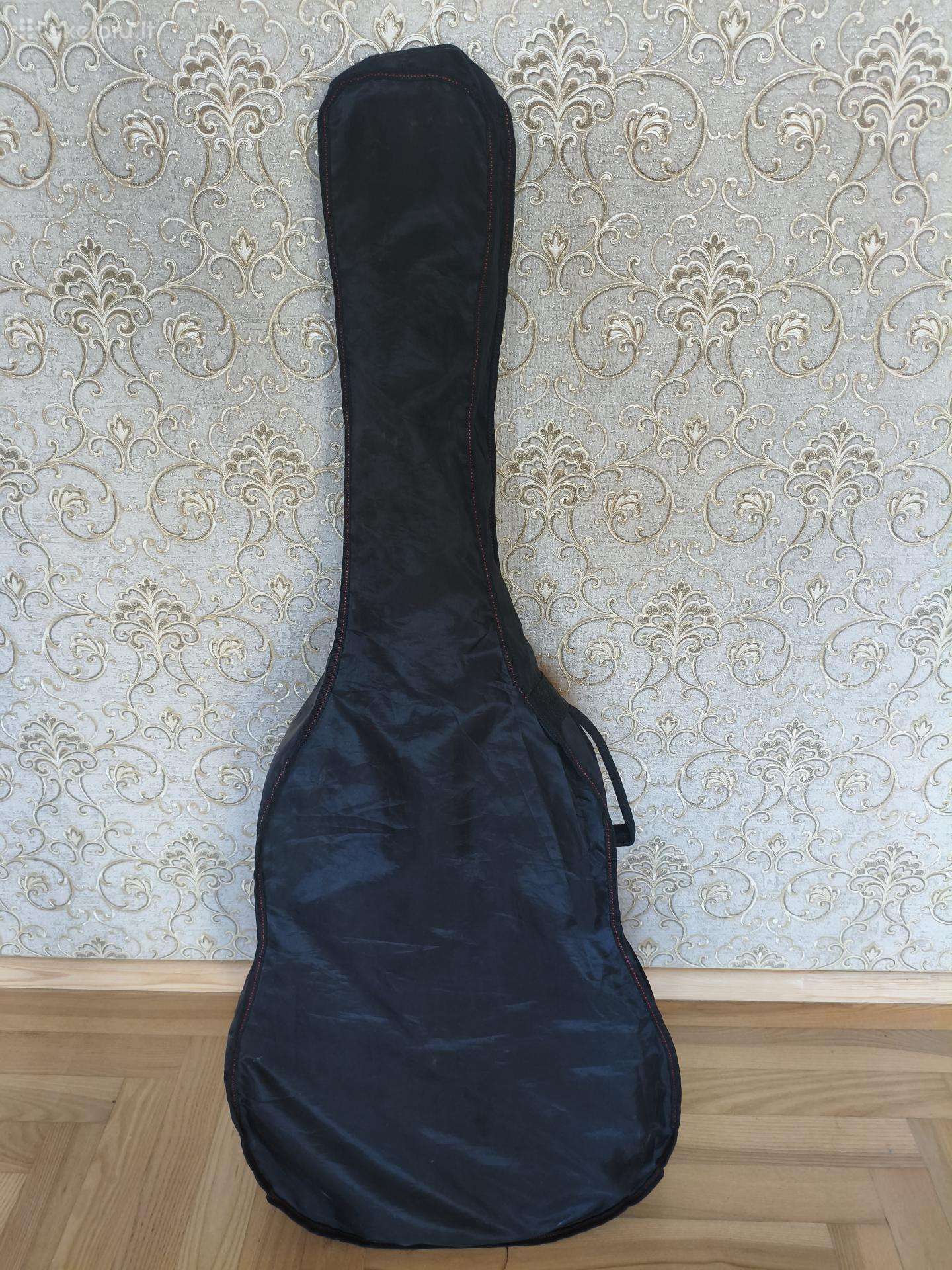 Kempiniuko akustinė gitara